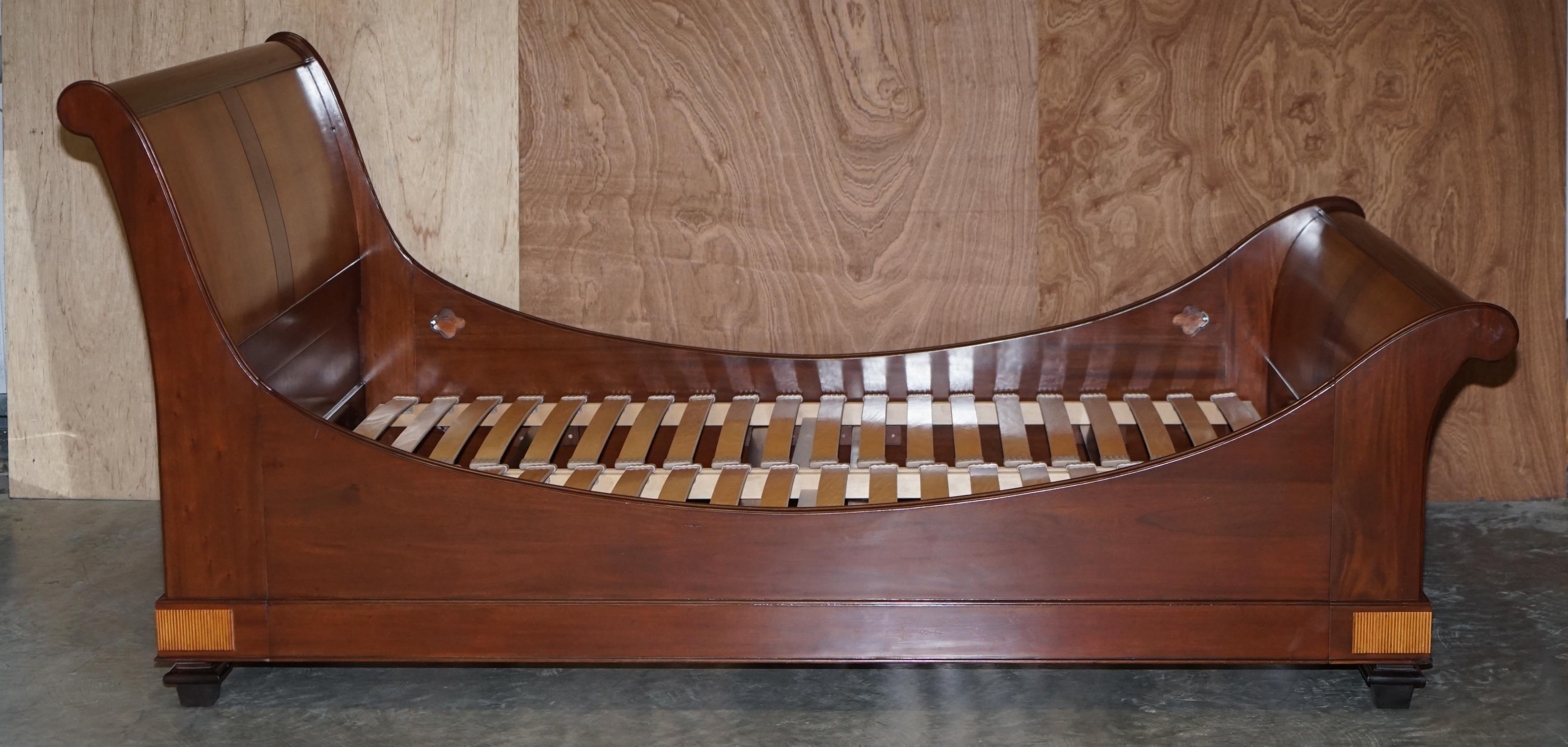 And So To Bed Palais Sleigh Bed King Size Frame Walnut & Cherry Wood In Good Condition In West Sussex, Pulborough
