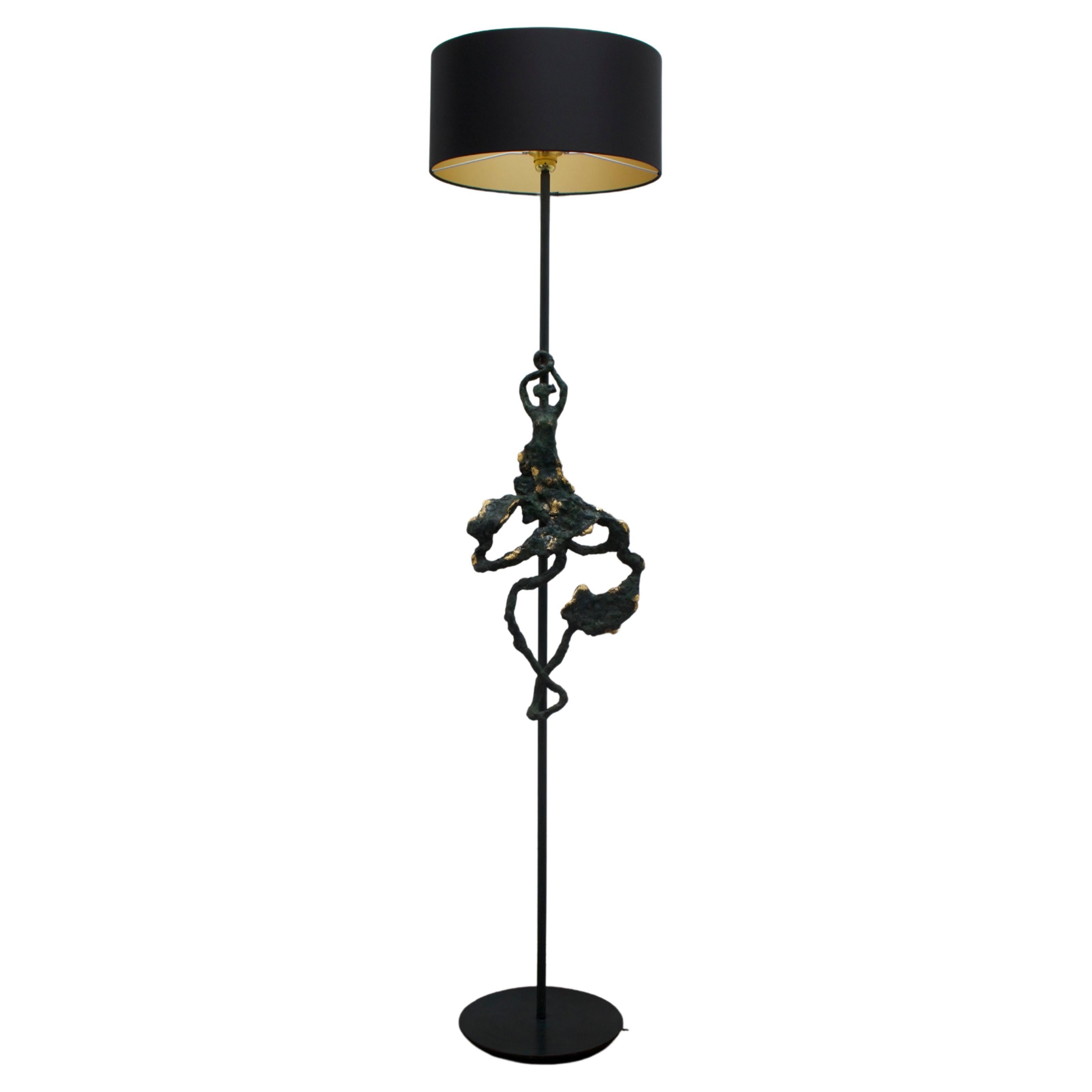 Flamenco  Skulpturale Stehlampe,  Bronze im Angebot