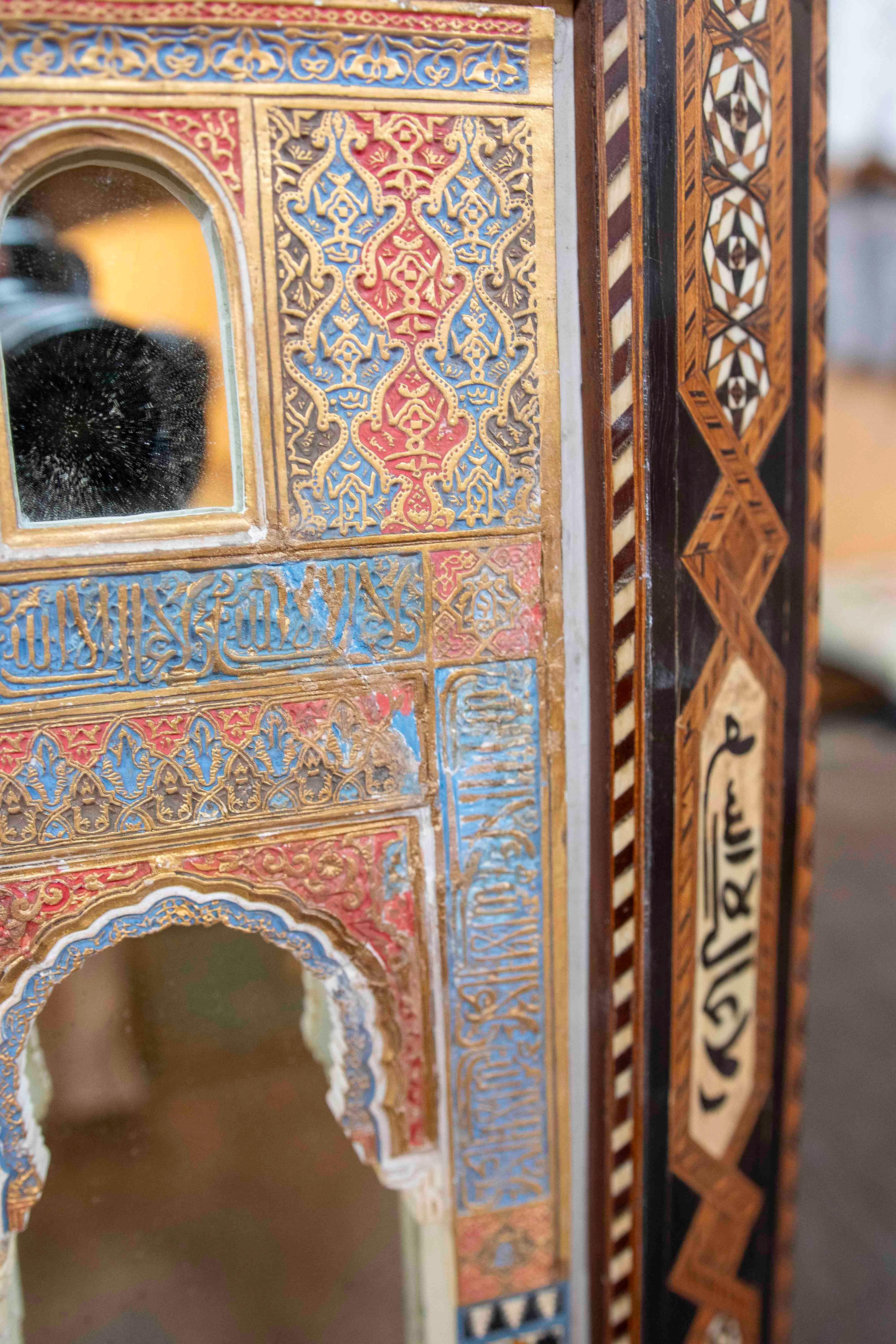 Modèle de style andalou de l'Alhambra avec marqueterie et reliefs polychromes en vente 4