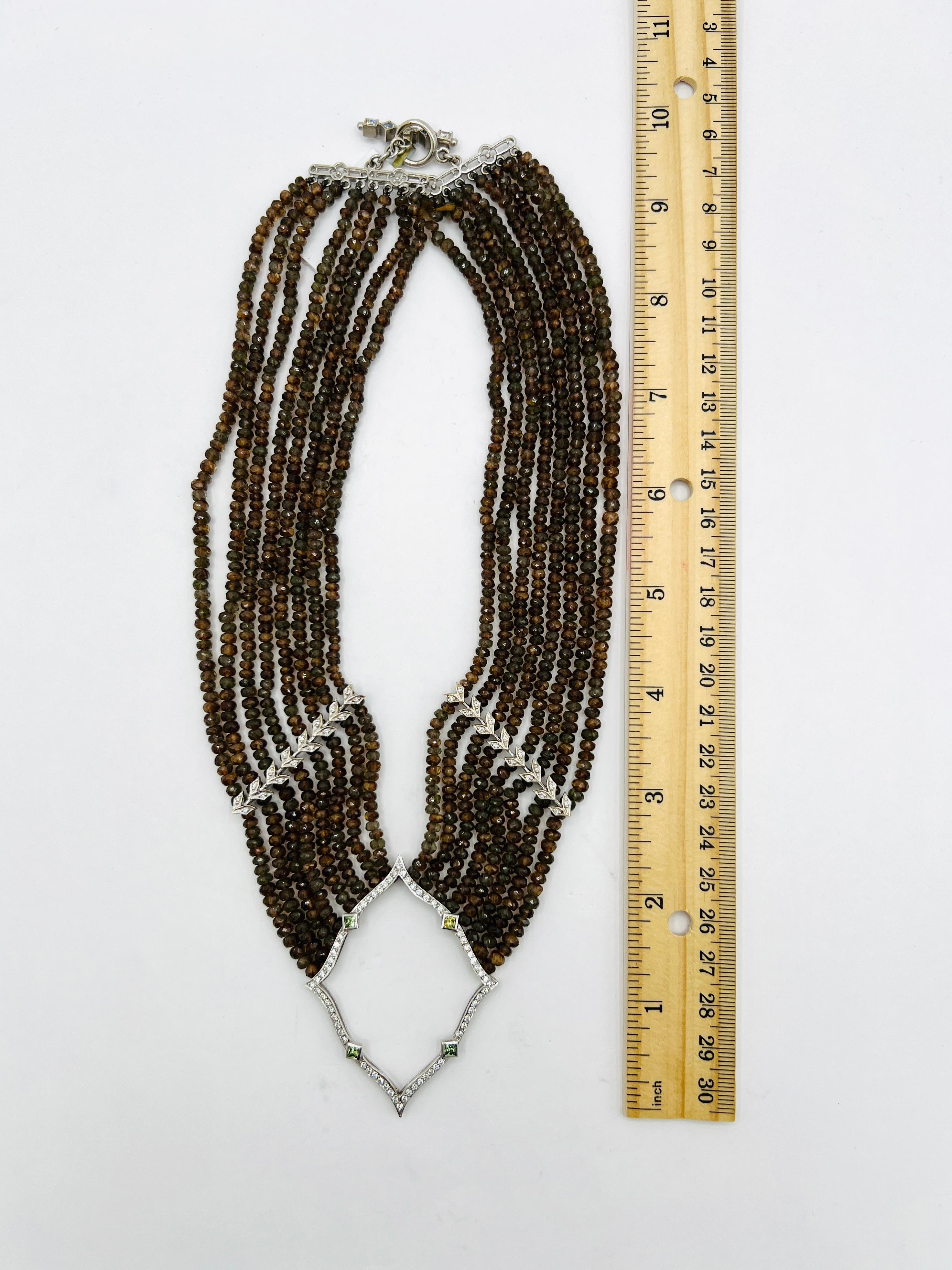 Collana a più fili con andalusite e diamanti a forma multipla in oro bianco 18 carati in vendita 3