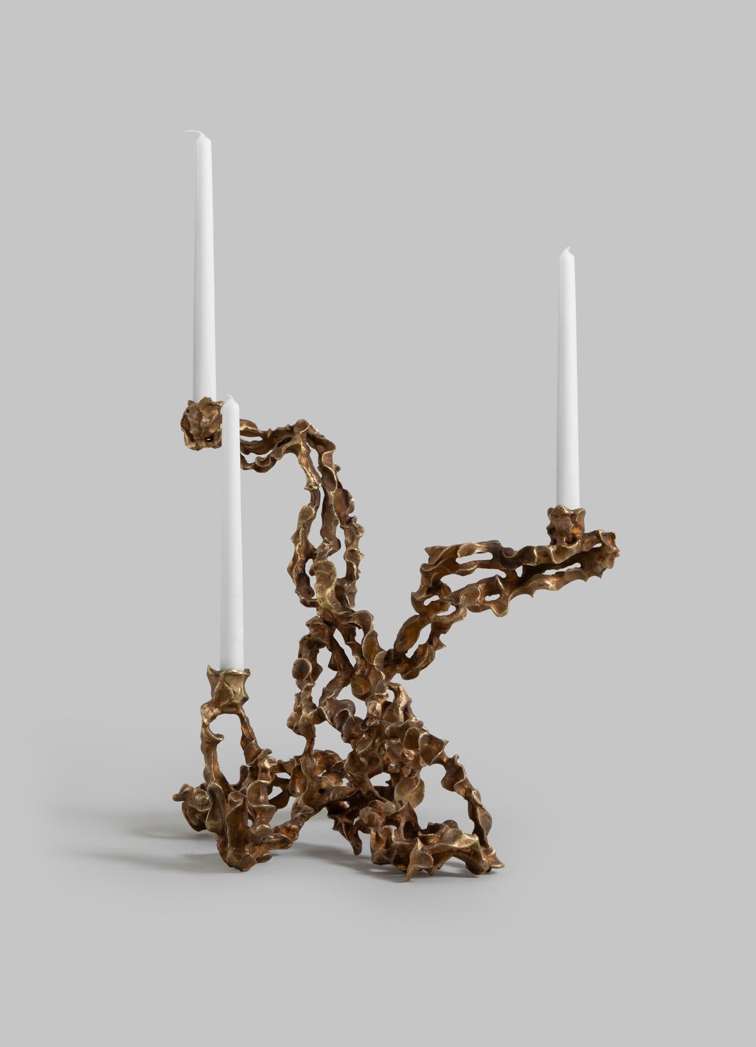 Indiano Candelabro Andaman in ottone, Viya di Vikram Goyal in vendita