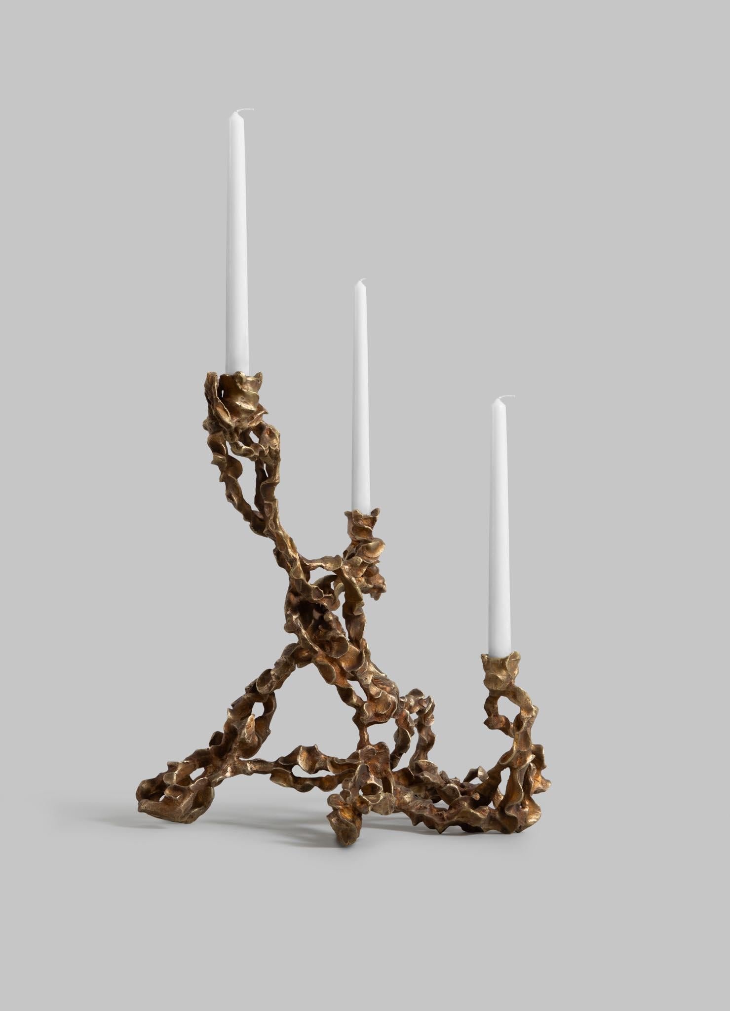 Calco Candelabro Andaman in ottone, Viya di Vikram Goyal in vendita