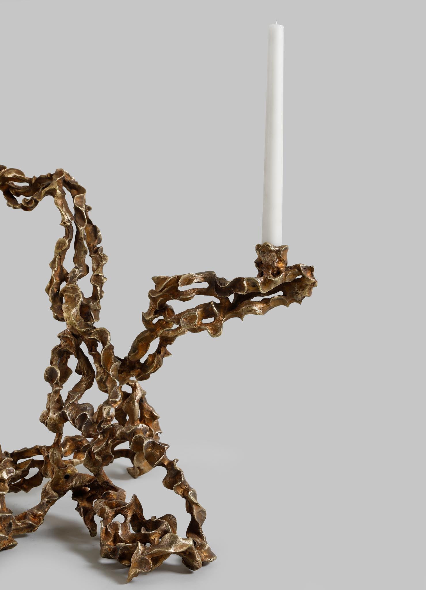 XXI secolo e contemporaneo Candelabro Andaman in ottone, Viya di Vikram Goyal in vendita