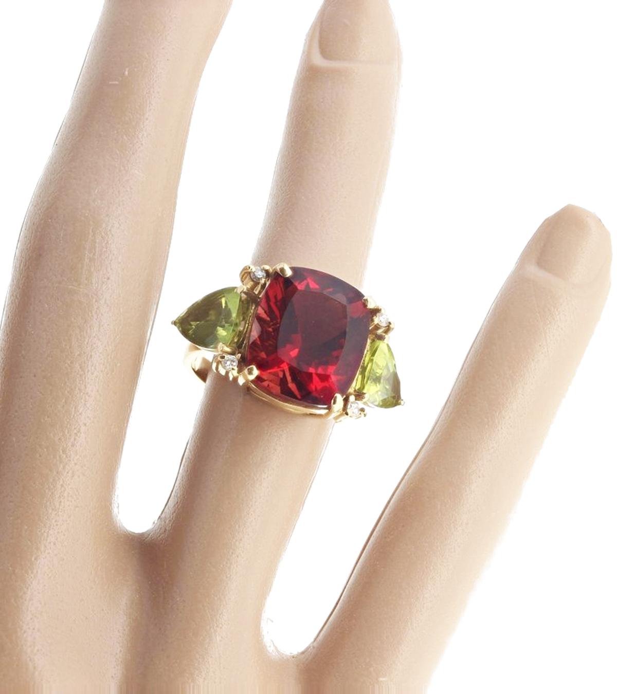 AJD RARE Elegant 7.68 Ct Andecine Labradorite, Peridot & Diamond 18Kt Gold Ring In New Condition In Raleigh, NC