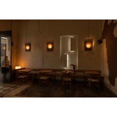 Anden I Lampe de table en acrylique opalin par Studio Orbeat