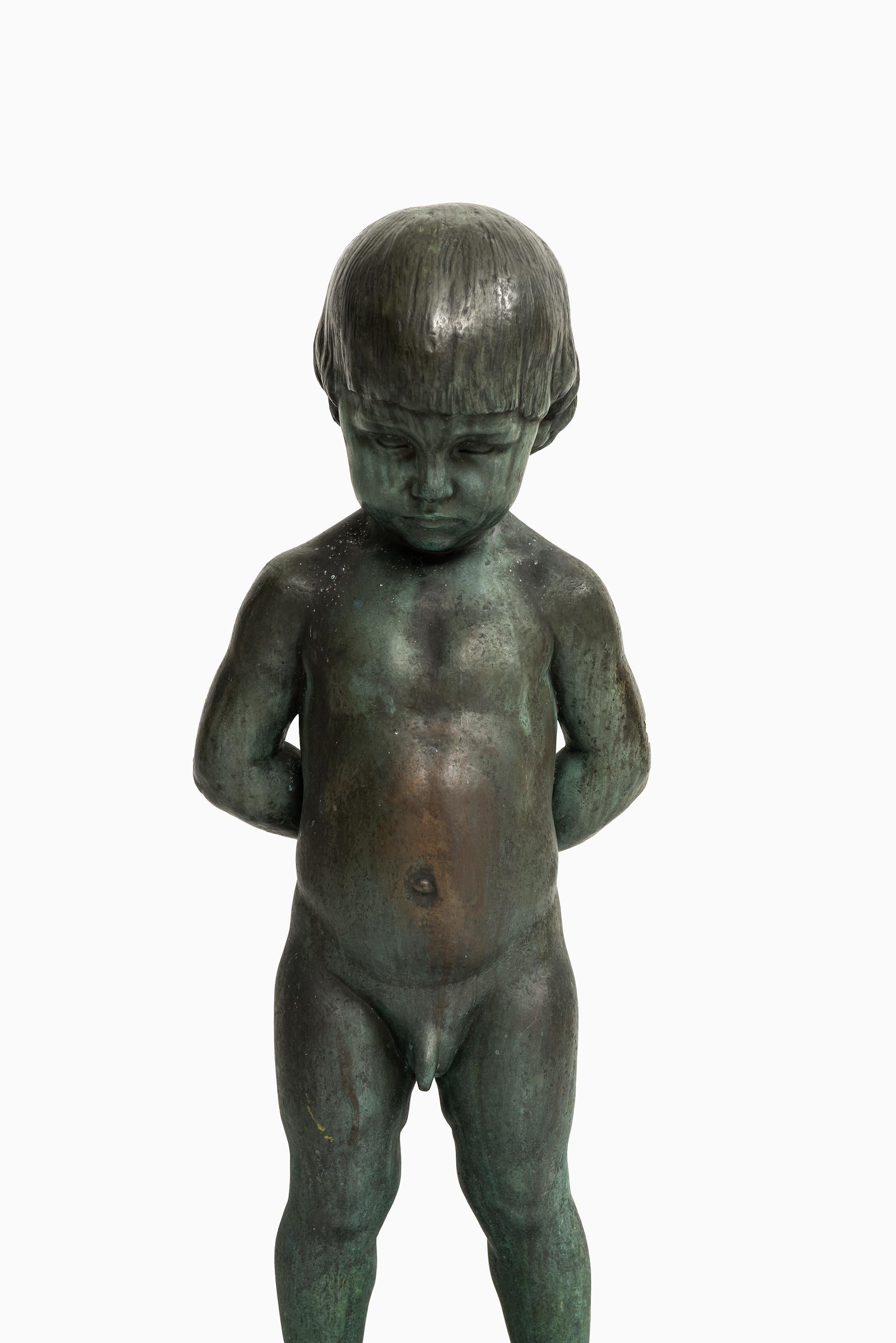Scandinavo moderno Anders Jönsson Scultura 'Ragazzo con mela' di Erik Pettersson Fud, in Svezia in vendita