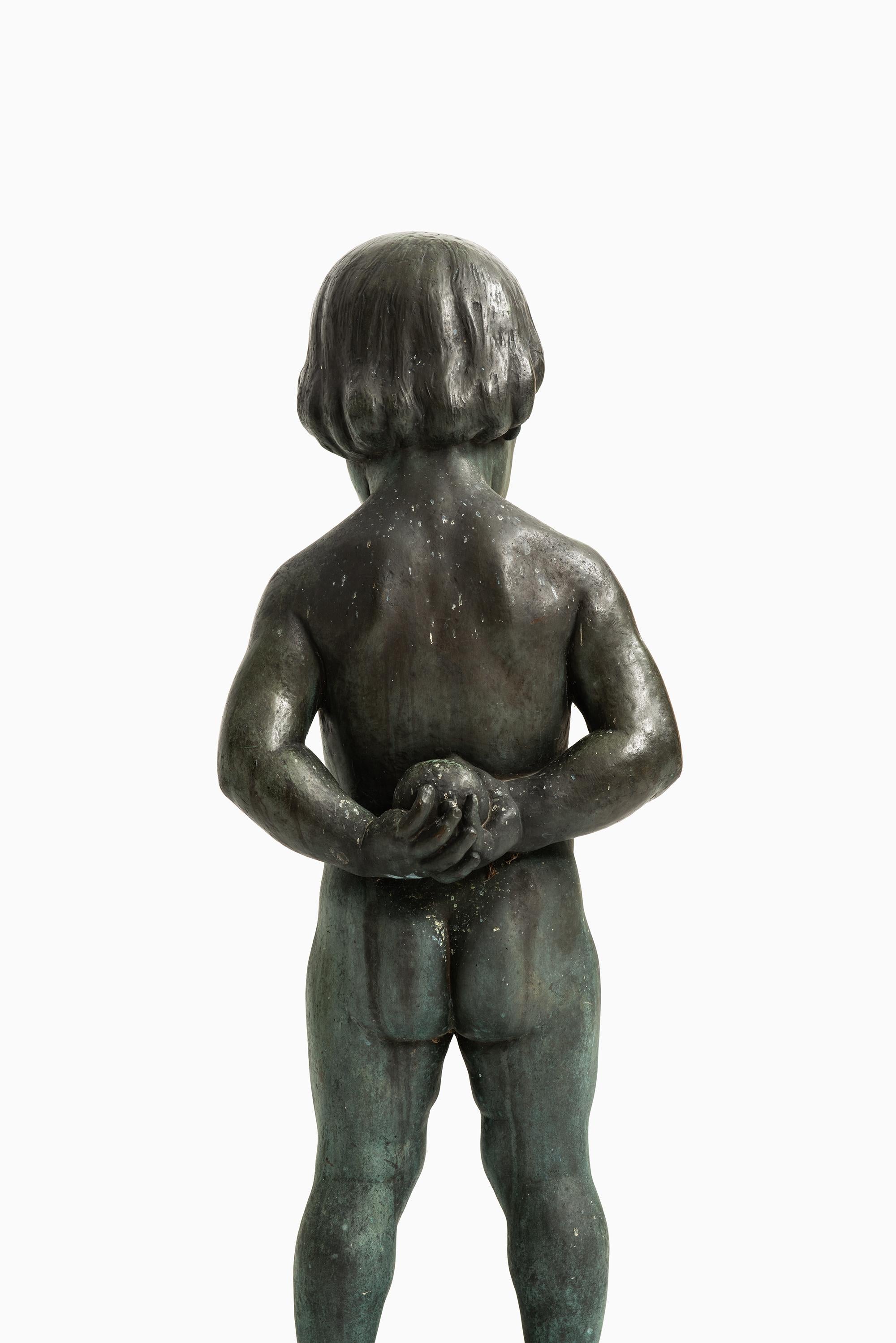 Anders Jönsson Sculpture 'Boy with Apple' by Erik Pettersson Fud, in Sweden In Good Condition For Sale In Limhamn, Skåne län