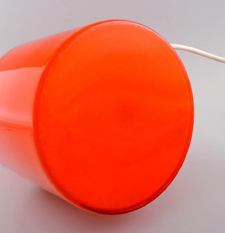 Anders Pehrson pour Atelj Lyktan, deux grandes lampes de bureau en verre d'art orange en vente 1