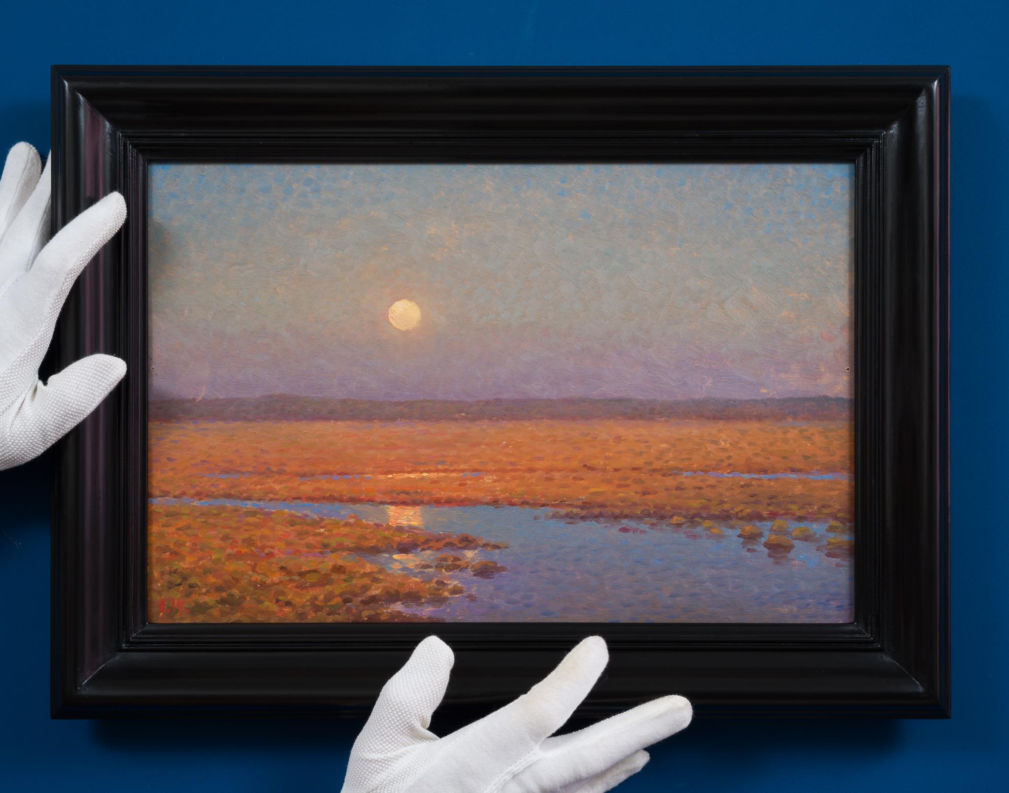 Cette peinture de paysage exquise d'Anders Wahlgren capture la beauté sereine de la nature avec un jeu hypnotique de couleurs et de lumière. La scène est dominée par des tons chauds et orangés qui évoquent l'éclat doré d'un coucher de soleil ou les