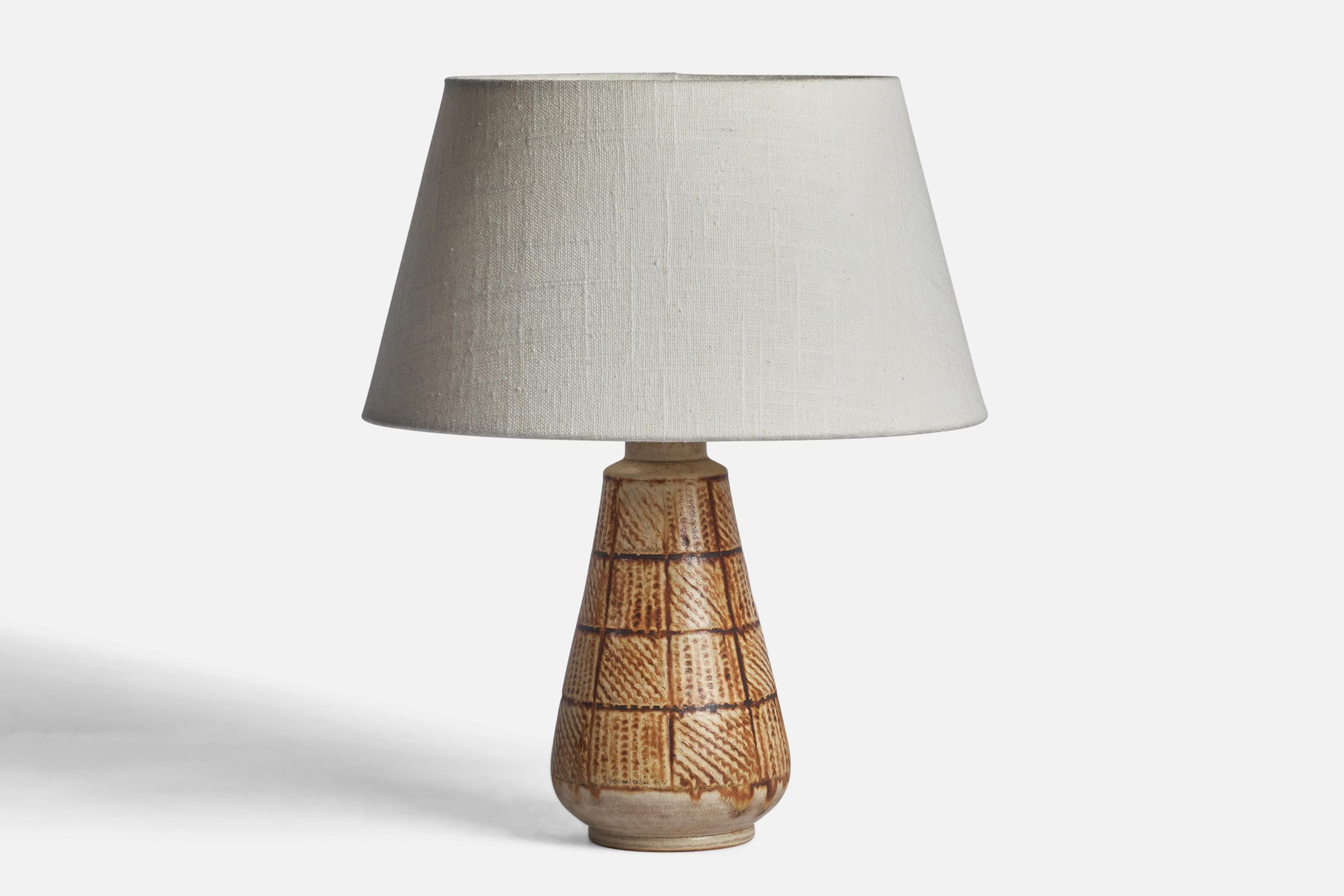 Lampe de table en grès émaillé brun et beige conçue et produite par Andersson & Johansson, Höganäs, Suède, C.C.

Dimensions de la lampe (pouces) : 9.25