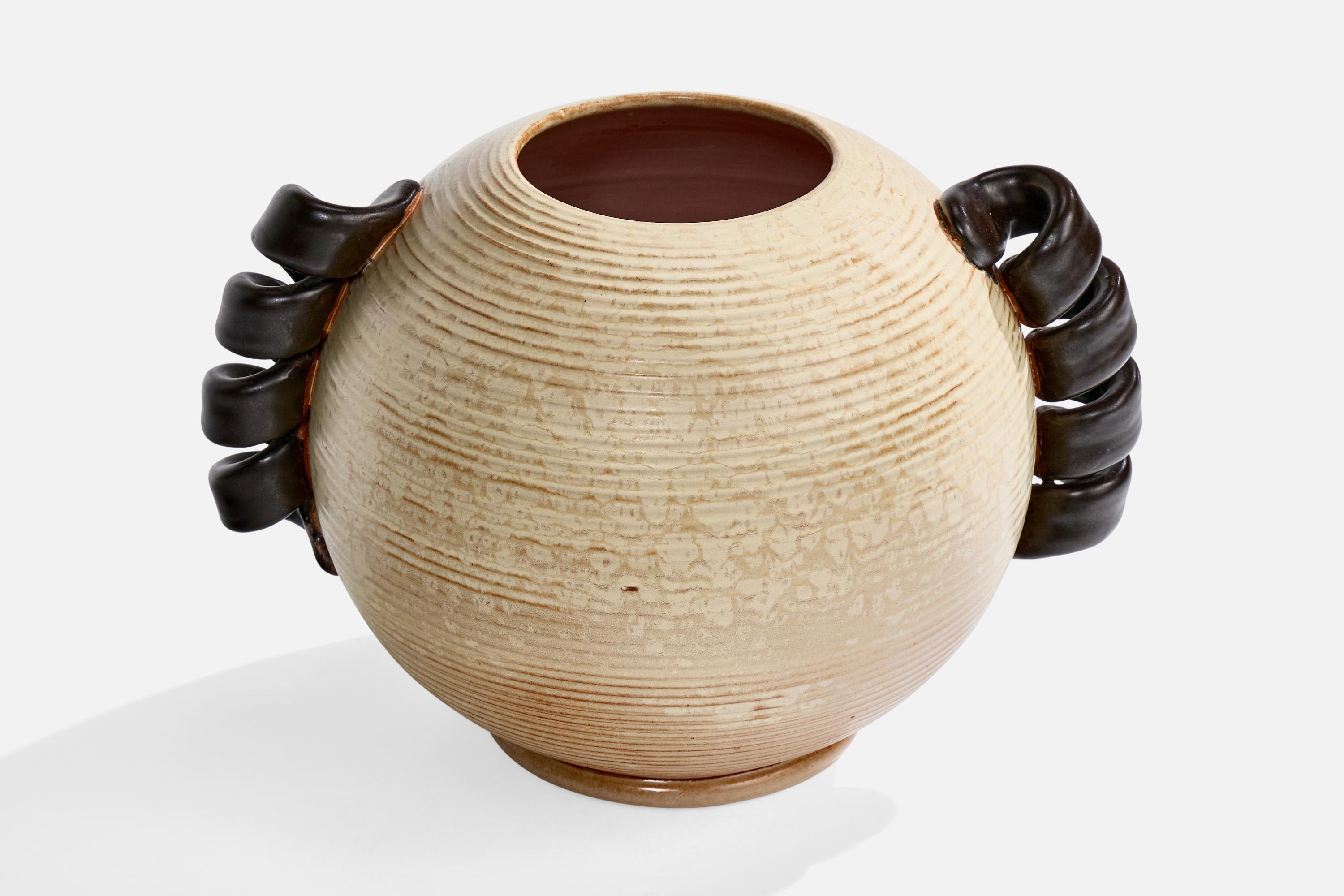 Vaso in ceramica beige e laccata nera prodotto da Andersson & Johansson, Svezia, anni '40 circa.

Dimensioni complessive (pollici): 8,7 