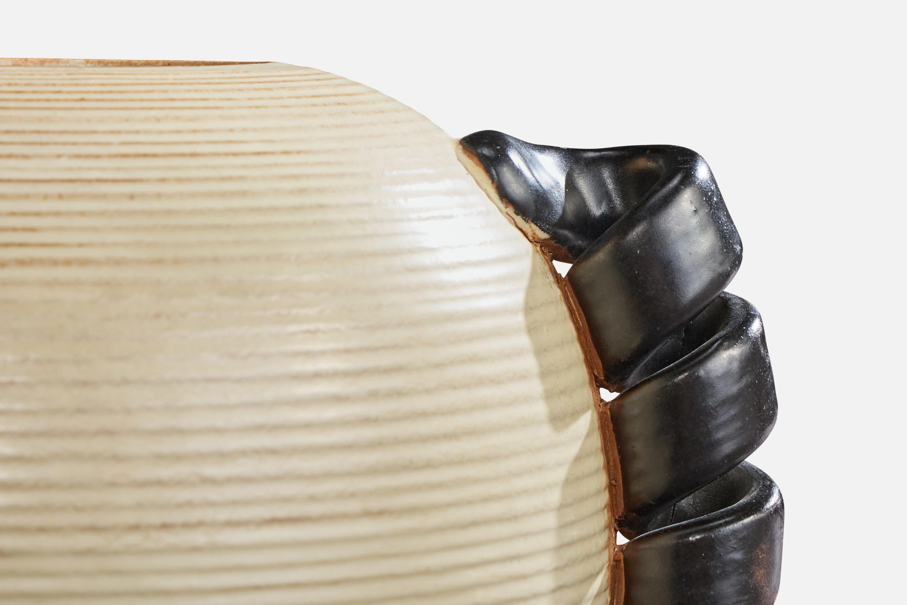 Milieu du XXe siècle Andersson & Johansson, Vase, Ceramic, Sweden, 1940s en vente