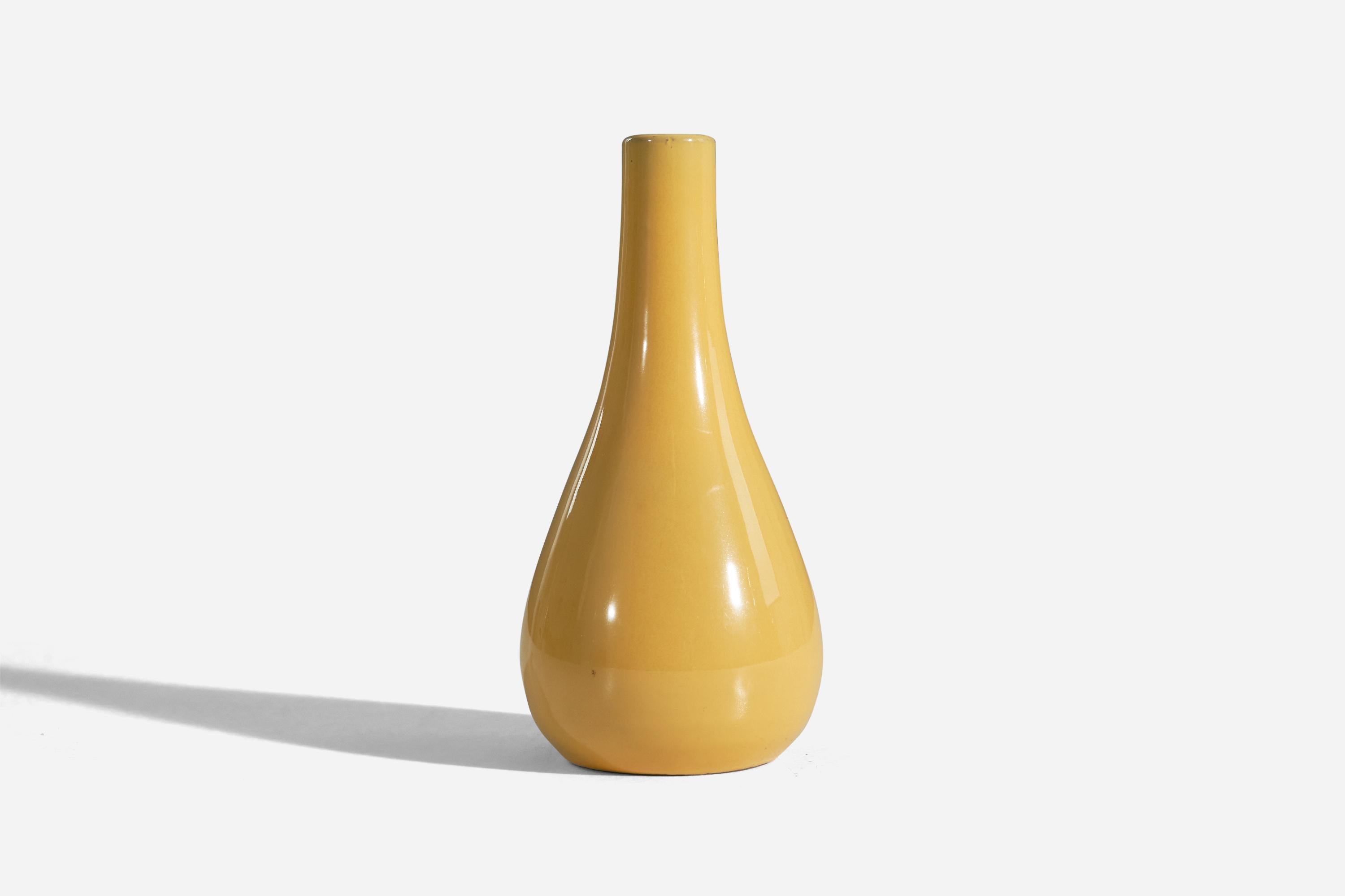 Scandinavian Modern Andersson & Johansson, Vase, Yellow Glazed Stoneware, Höganäs, Sweden, 1940s For Sale
