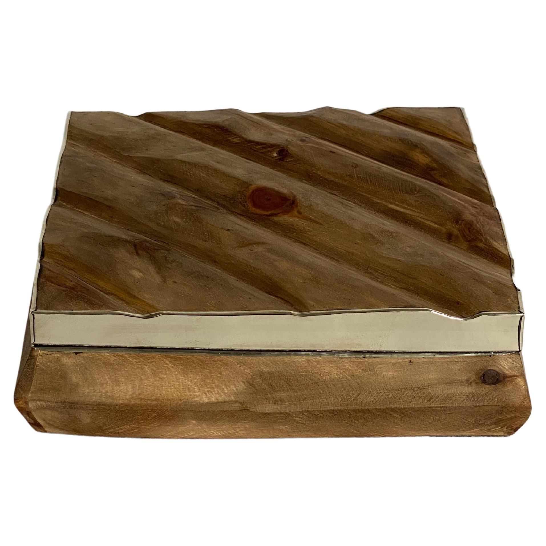 Boîte moyenne en bois et argent d'alpaga d'Andes en vente