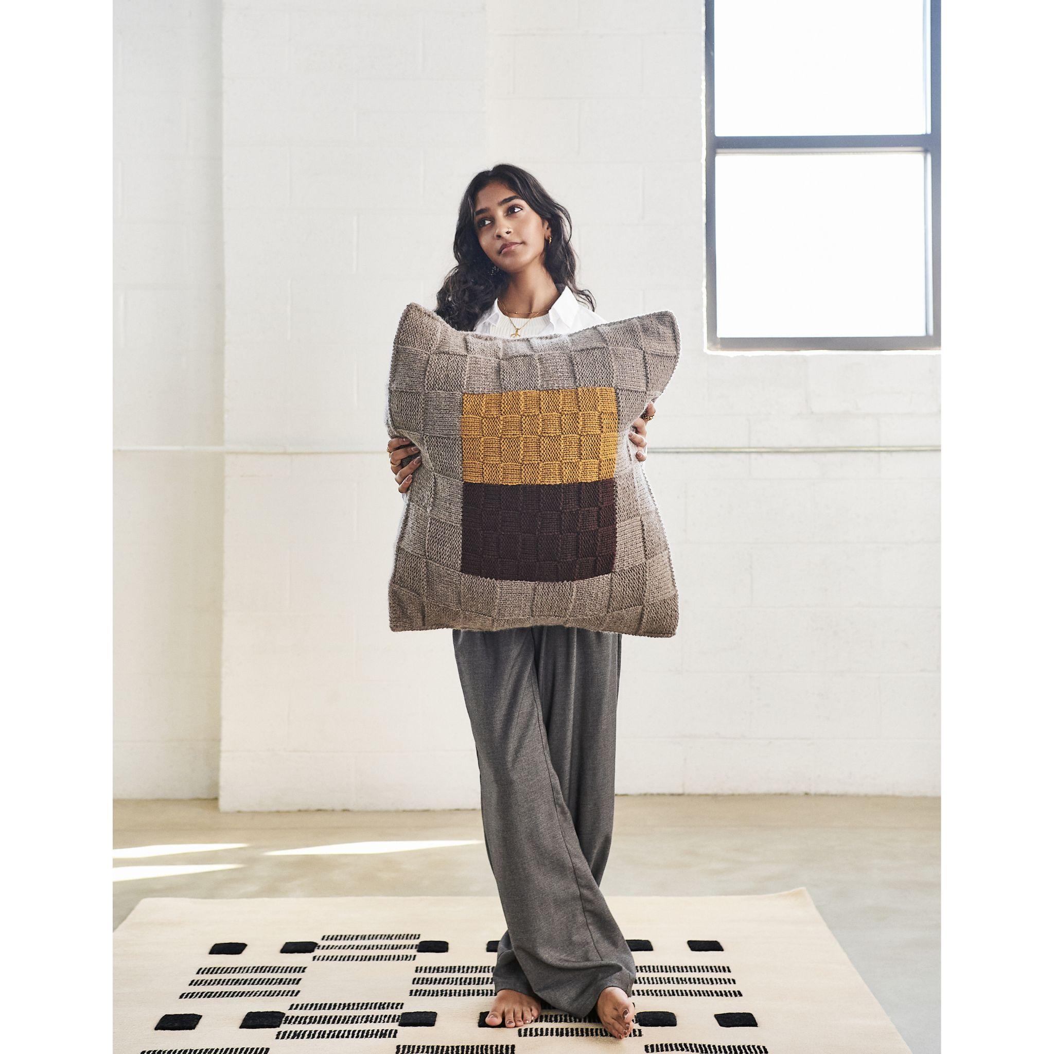 Andes is the fruit of an intentional collaboration with an artisan cluster in Peru. Hand knitted only by women, these artisans are trained specially to develop this classic design by Studio Variously.

Pure softest wool from Peru ( oeko tex