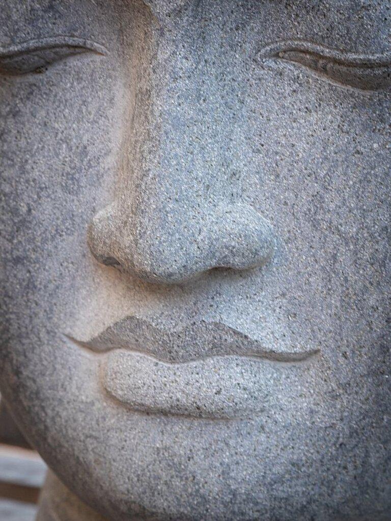 Buddha-Kopf aus Andesite-Stein aus Indonesien im Angebot 5