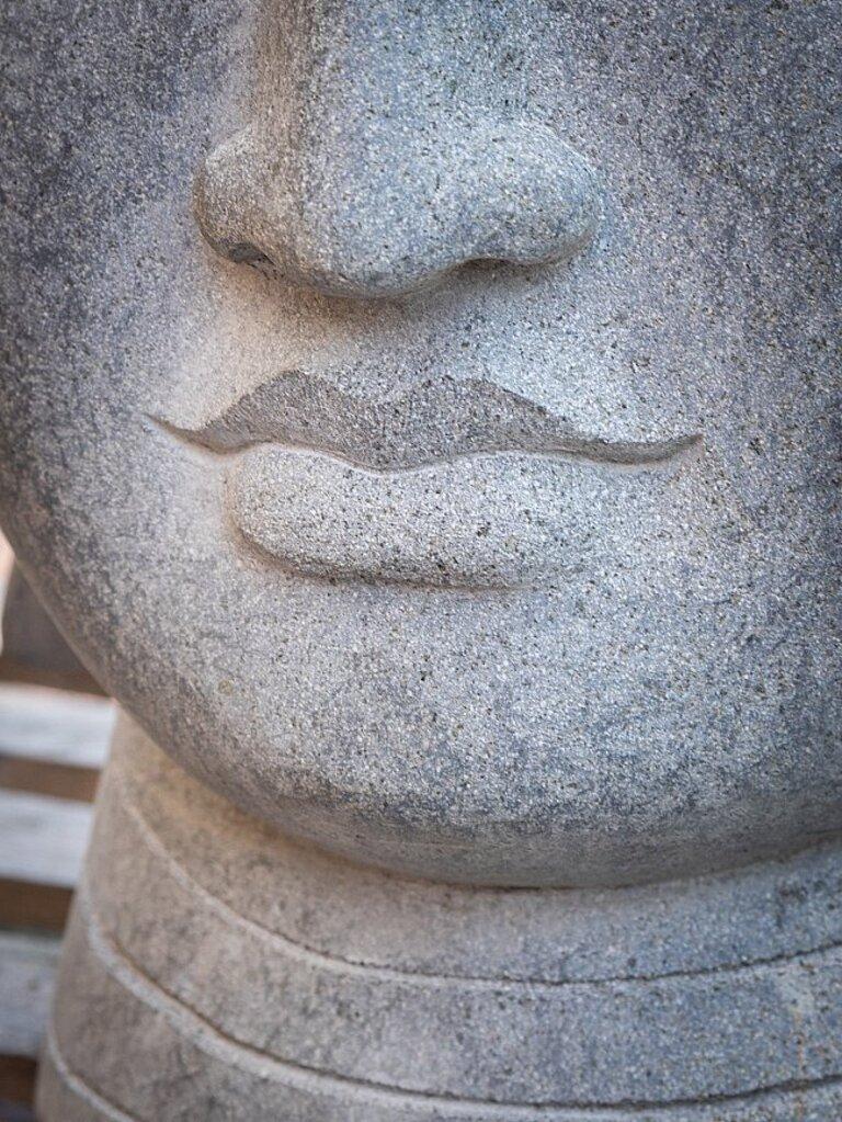 Buddha-Kopf aus Andesite-Stein aus Indonesien im Angebot 6