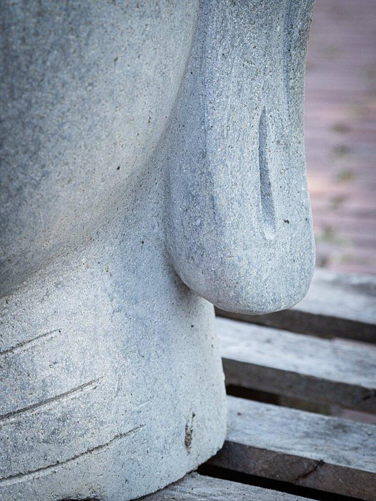Buddha-Kopf aus Andesite-Stein aus Indonesien im Angebot 8