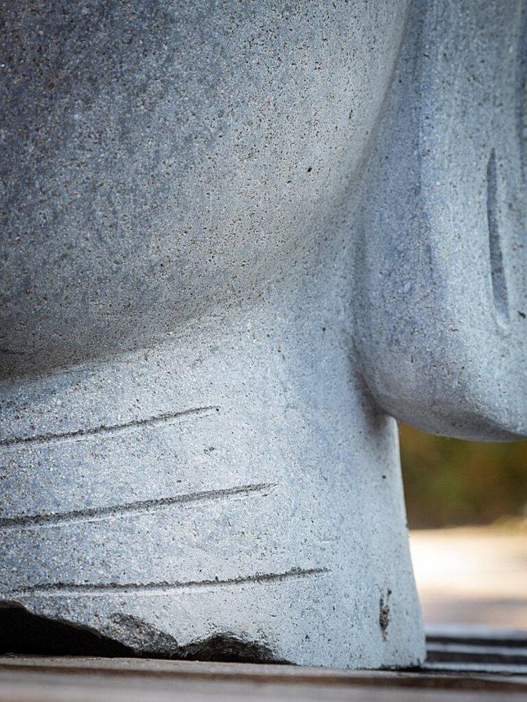 Buddha-Kopf aus Andesite-Stein aus Indonesien im Angebot 9