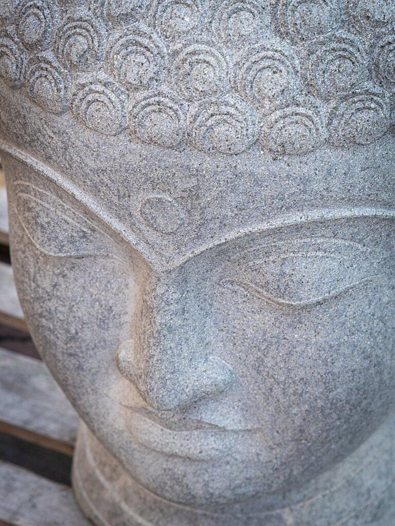 Buddha-Kopf aus Andesite-Stein aus Indonesien im Angebot 11