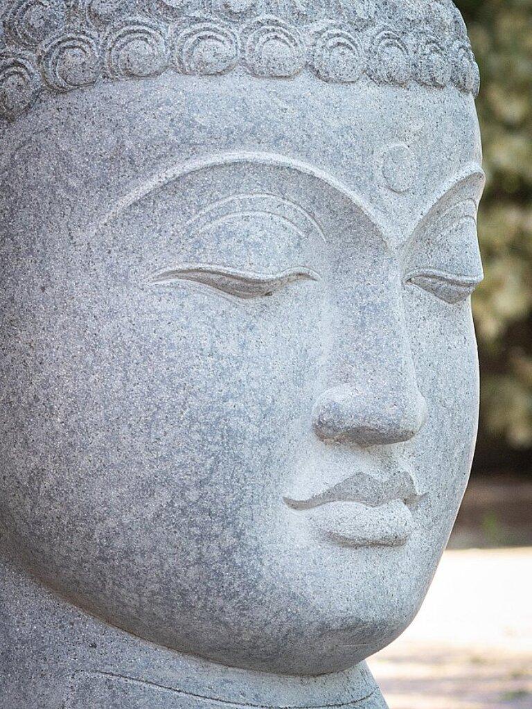 Buddha-Kopf aus Andesite-Stein aus Indonesien im Angebot 13