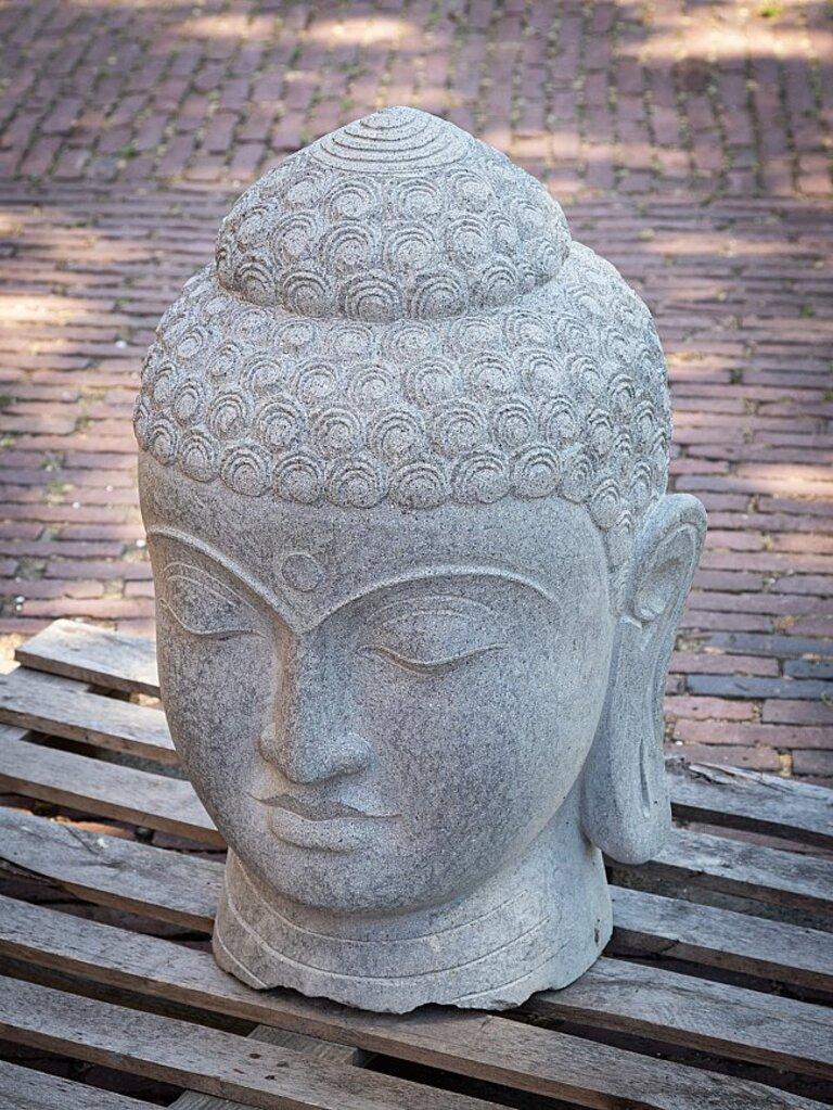 Buddha-Kopf aus Andesite-Stein aus Indonesien im Zustand „Gut“ im Angebot in DEVENTER, NL