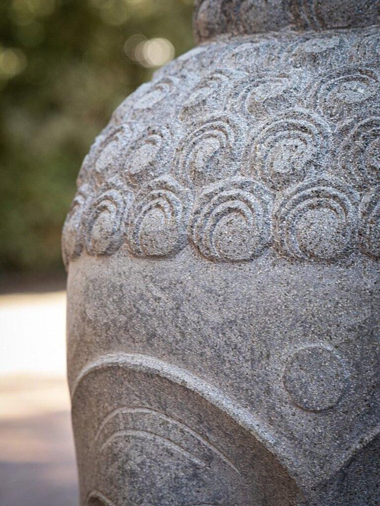 Buddha-Kopf aus Andesite-Stein aus Indonesien im Angebot 1