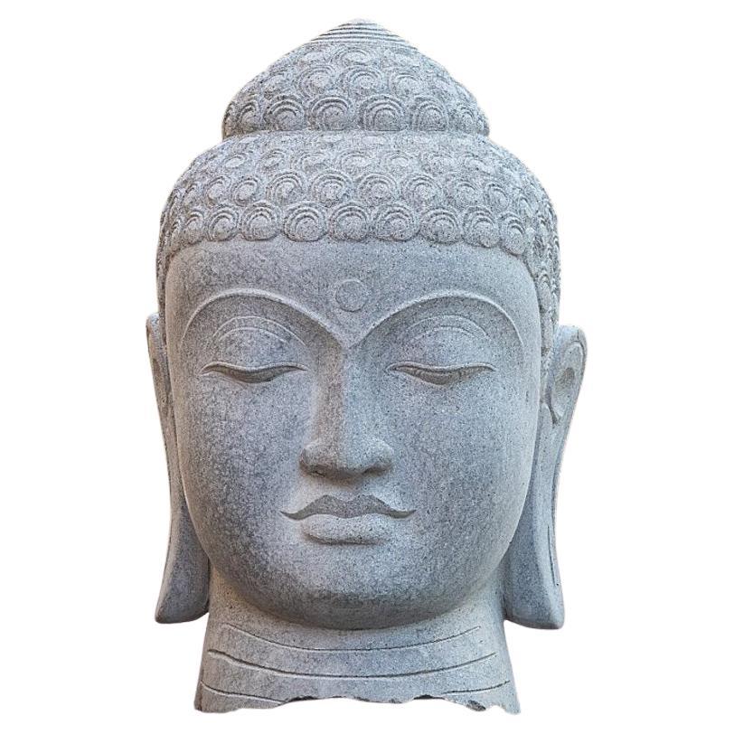 Buddha-Kopf aus Andesite-Stein aus Indonesien im Angebot