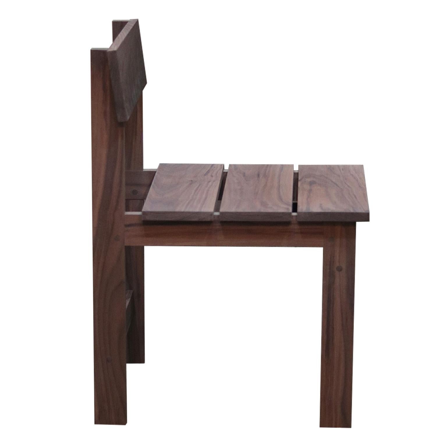 Andhrímnir Stuhl In Grau Nussbaum im Zustand „Neu“ im Angebot in Toronto, Ontario