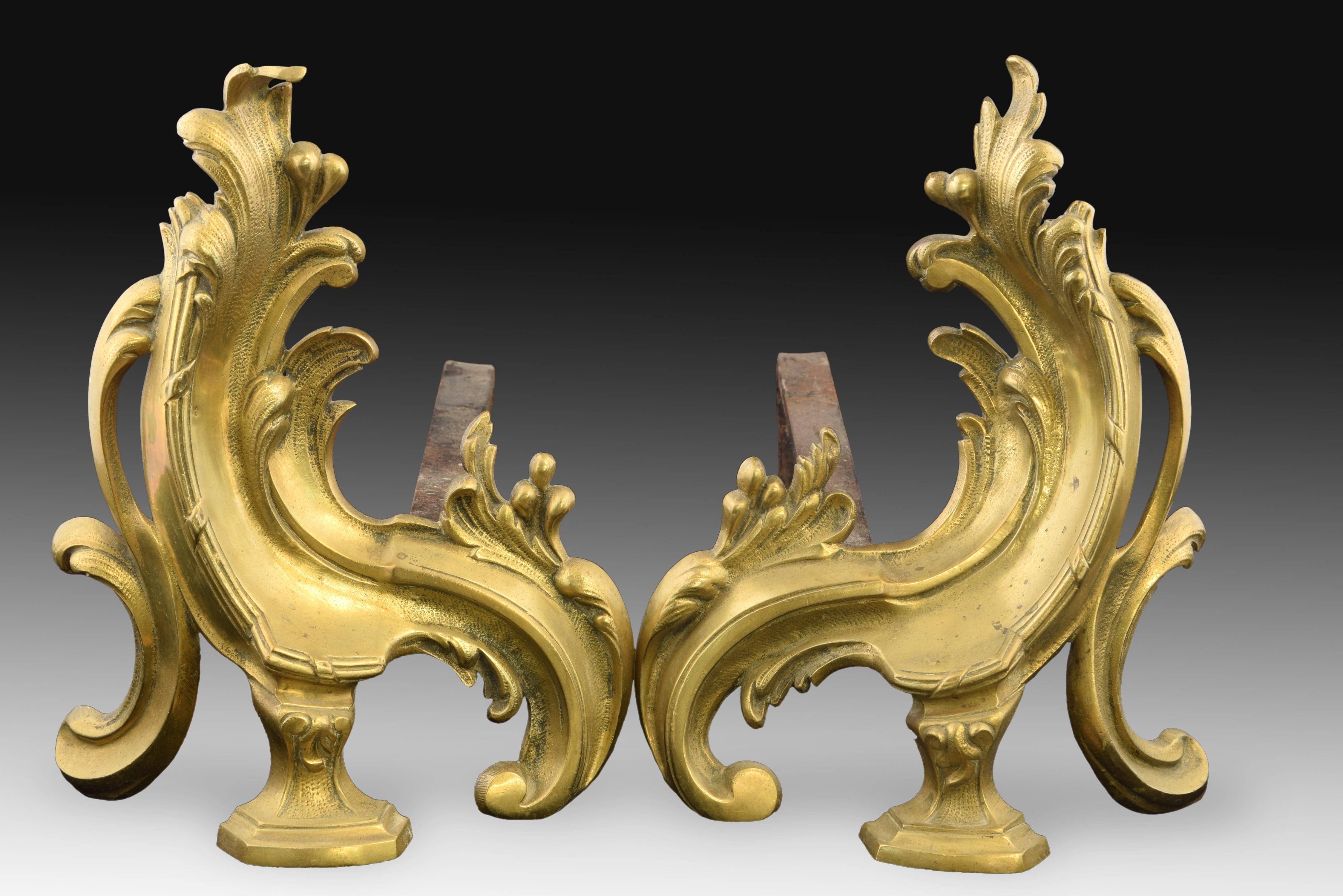 Pair of morillos. Bronze, iron France, 19th century pair of chimney pots decorated with architectural and vegetal elements that have French Louis XV or Rococo style influence both in their curved lines and in the asymmetrical composition that each