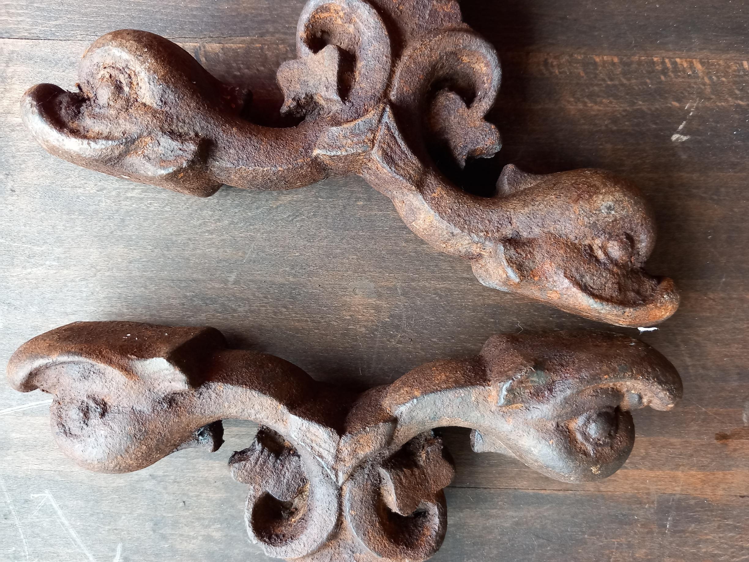 Andirons Cast Iron Antiques Fireplace  Ducks Shaped, France, Early 20th Century  For Sale 9