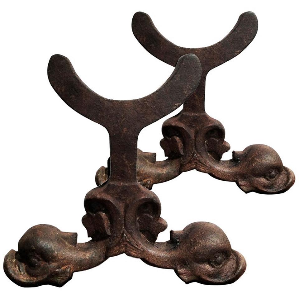 Andirons Gusseisen Antiquitäten Kamin  Eichhörnchenform, Frankreich, frühes 20. Jahrhundert  im Angebot 1