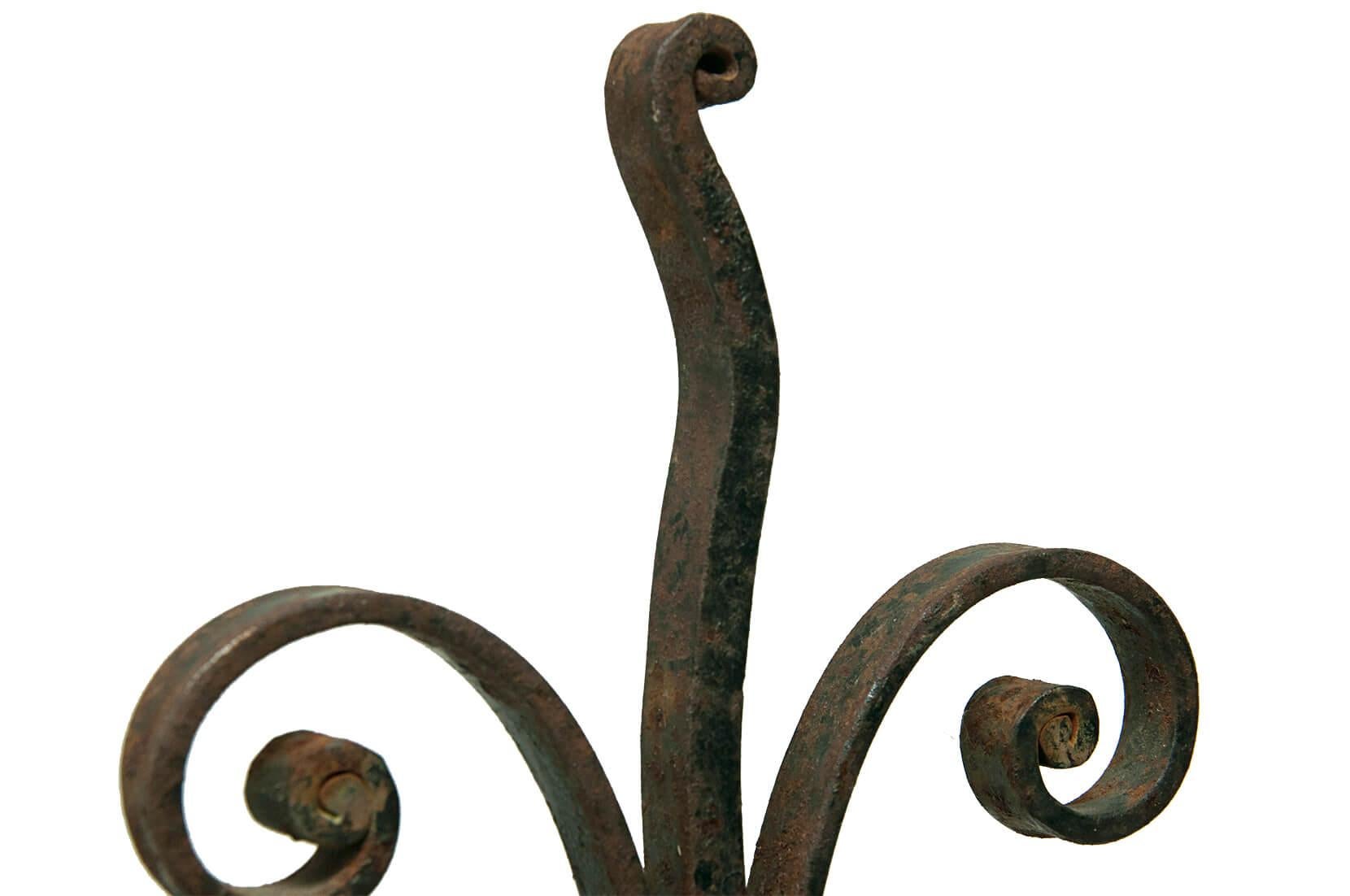 Andirons in Cast Iron, Art Deco, with Flower Decoration Pattern, France, 1940 In Fair Condition In Auribeau sur Siagne, FR
