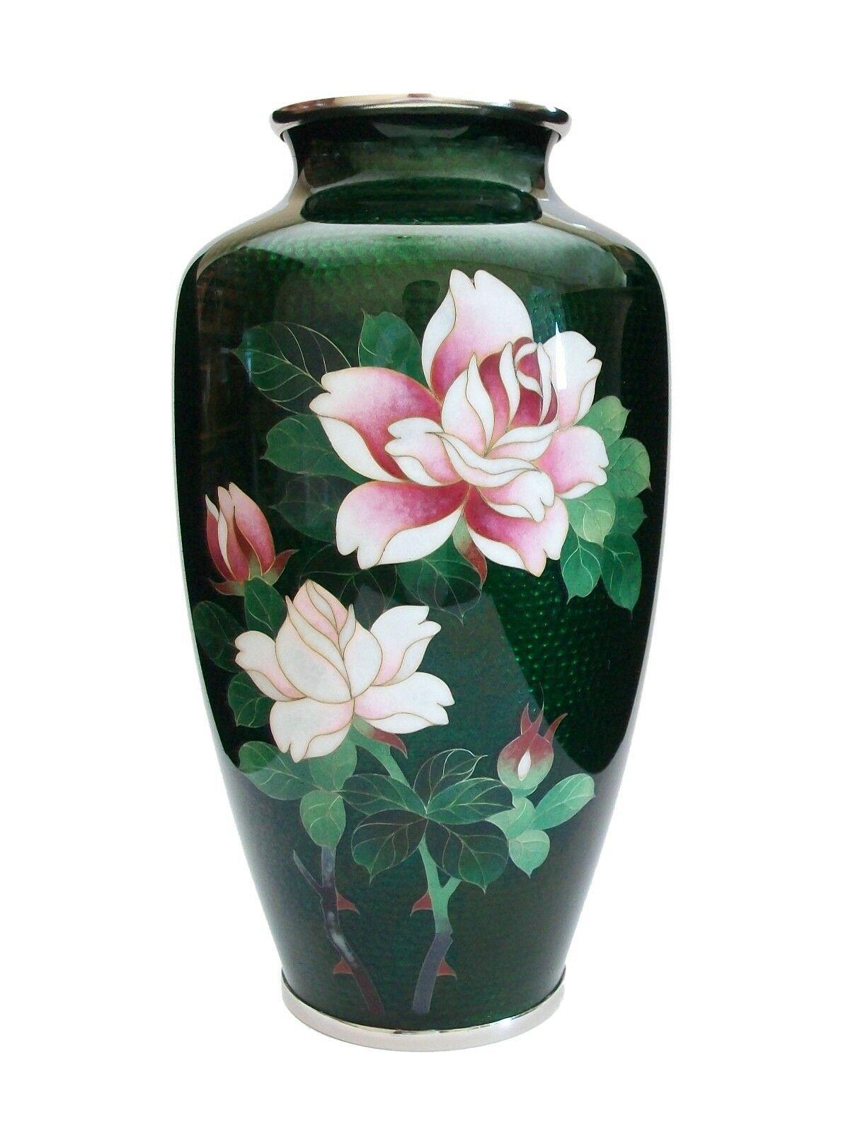ANDO CLOISONNÉ COMPANY - Extraordinary cloisonné vase with roses and transparent green enamel over raised bamboo decoration - green enamel to the interior - white metal rim and base - signed on the base rim - Japan (Nagoya) - 20th