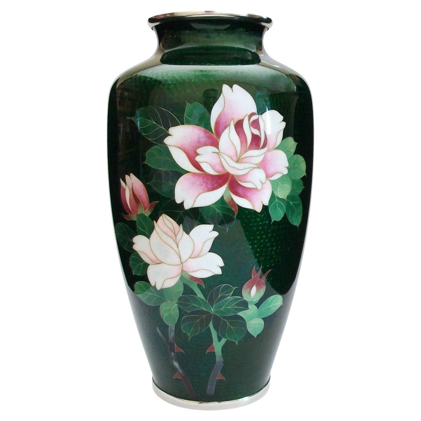 Ando Company, vase en cloisonné fin avec roses, signé, Japon, 20ème siècle