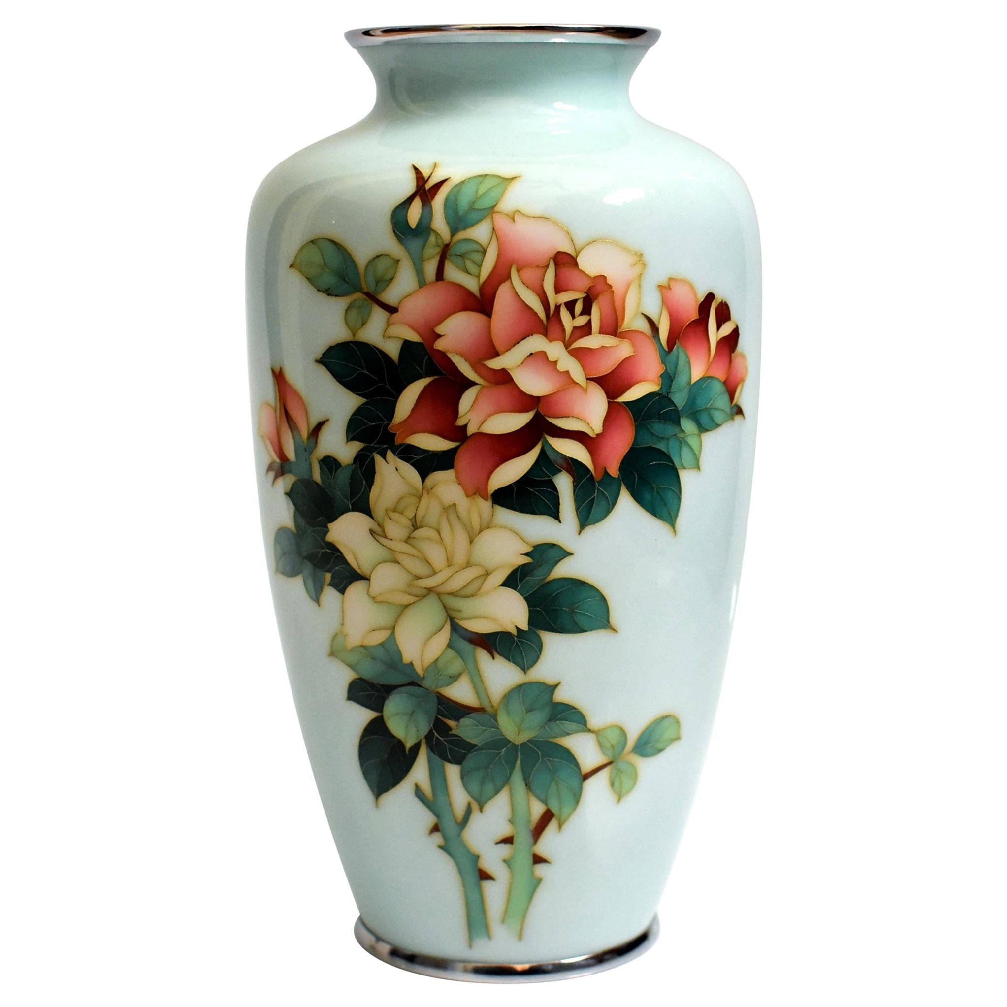 Vase cloisonné sans fil Ando Jubei Celadon avec roses:: signé