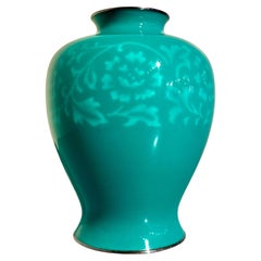 Vase Ando Wireless cloisonné jade vert monté sur argent Showa, années 1930, Japon