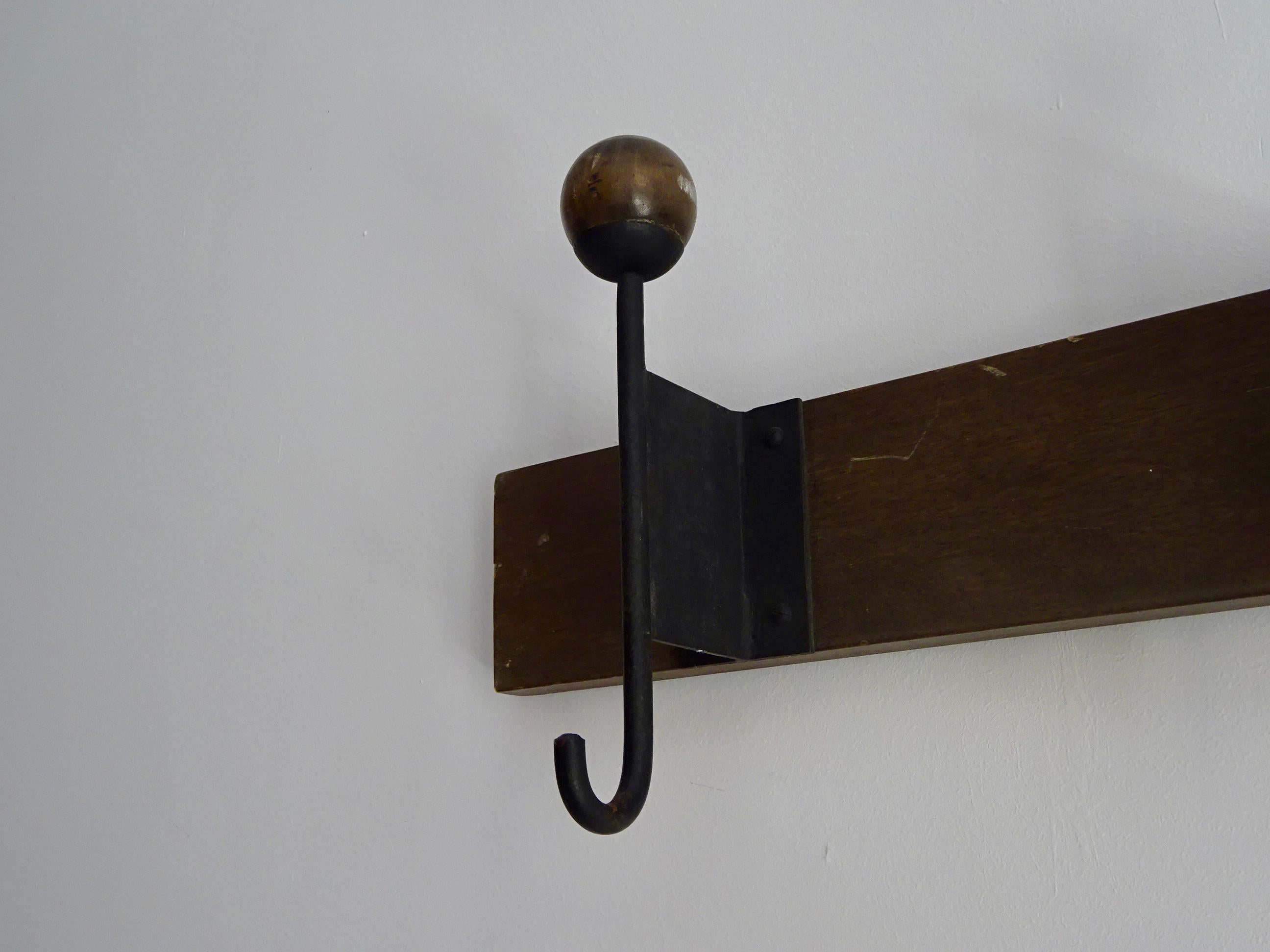 “Andorra” wall coat hanger by Jordi Vilanova i Bosch, 1962. In Good Condition For Sale In Barcelona, ES