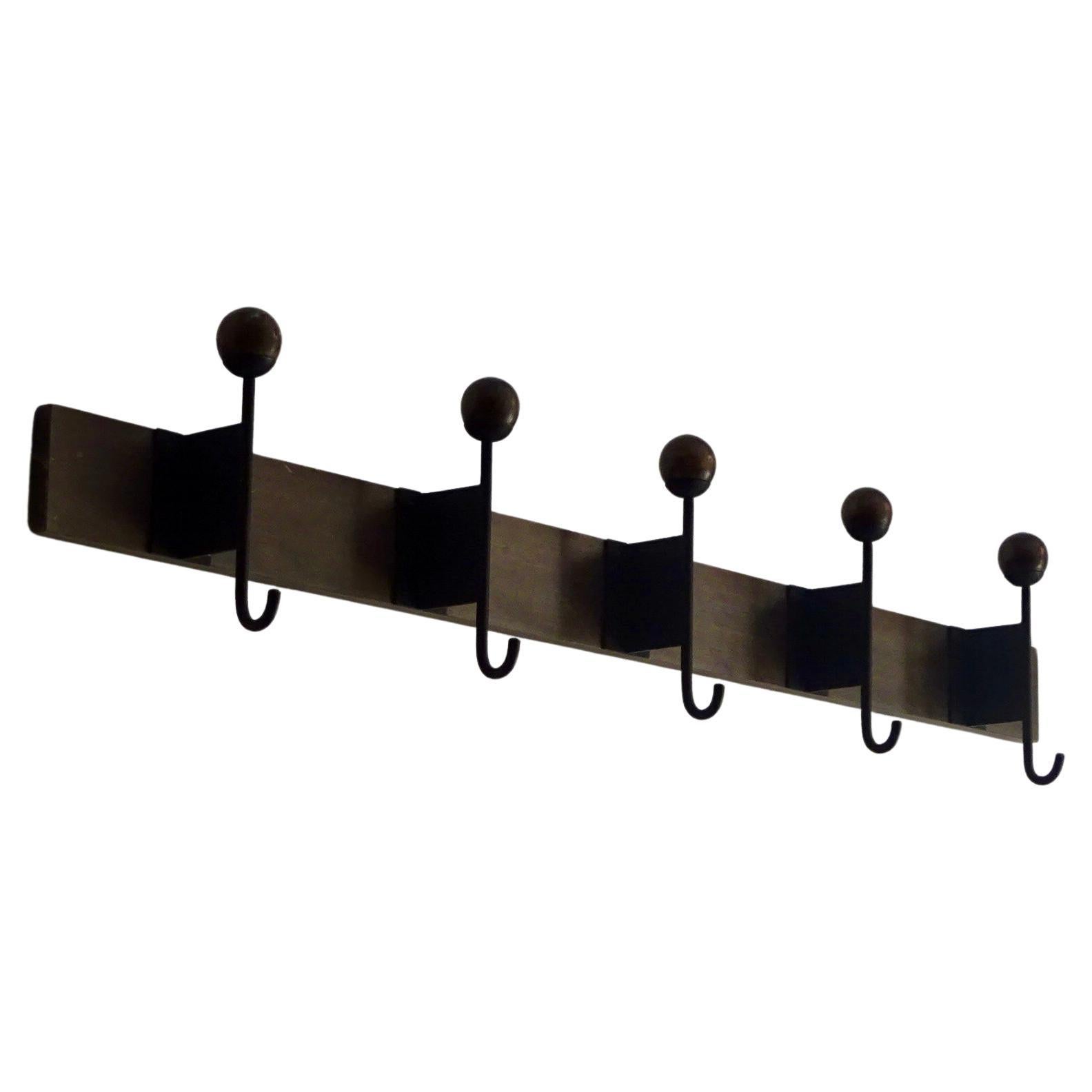 Perchero de pared "Andorra" de Jordi Vilanova i Bosch, 1962.