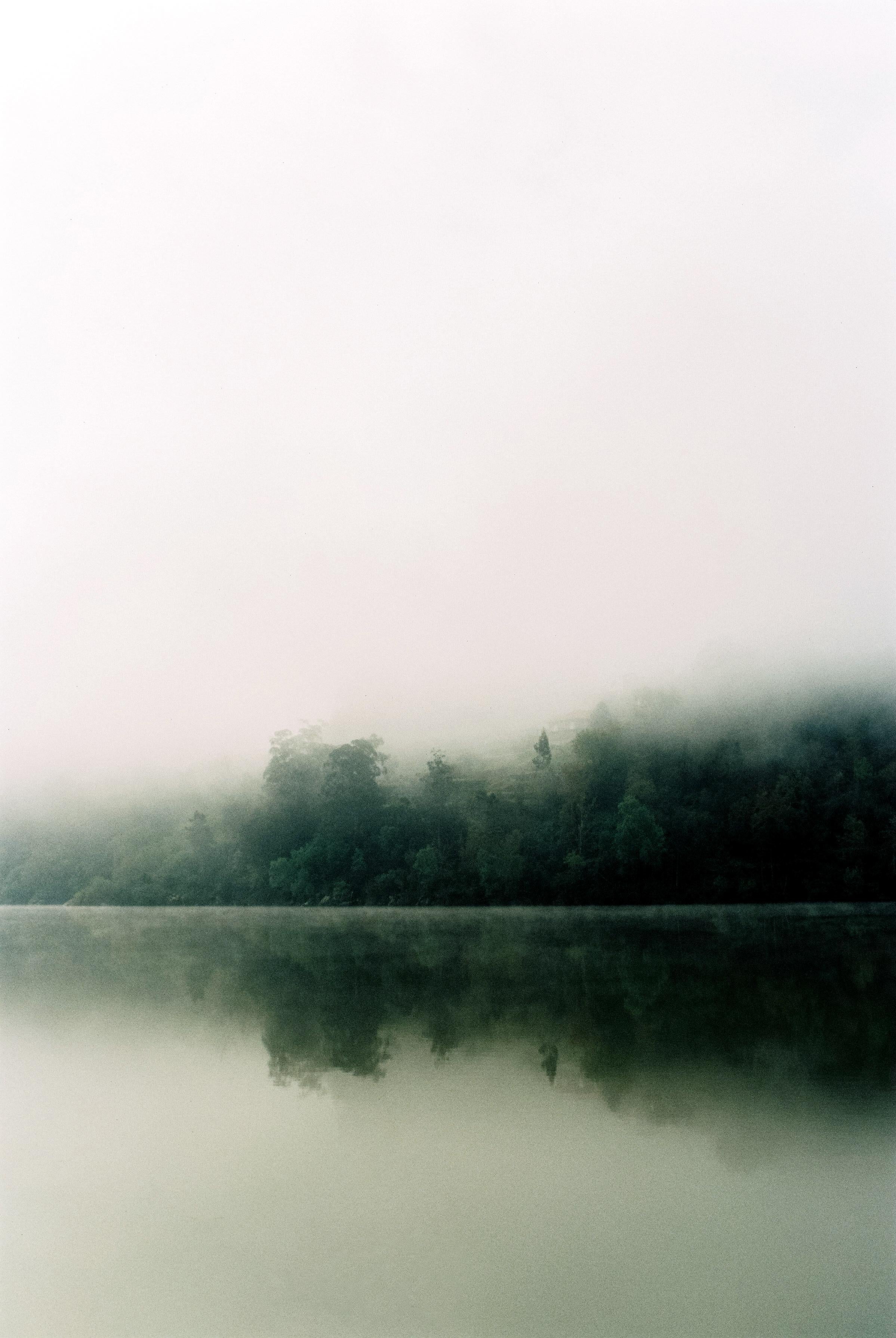 André Teixeira Landscape Photograph – Douro River – Portugal Mystische Landschaftsfotografie