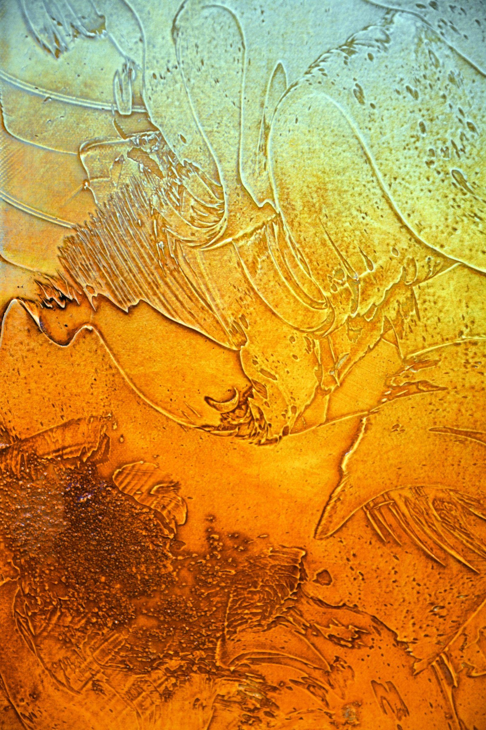Este cuadro original abstracto de 4 paneles es una obra texturizada en atrevidos colores brillantes, con bellos detalles y textura. Los paneles están creados en distintos tonos de azul y naranja óxido oscuro. Cada panel tiene trazos y tonos de
