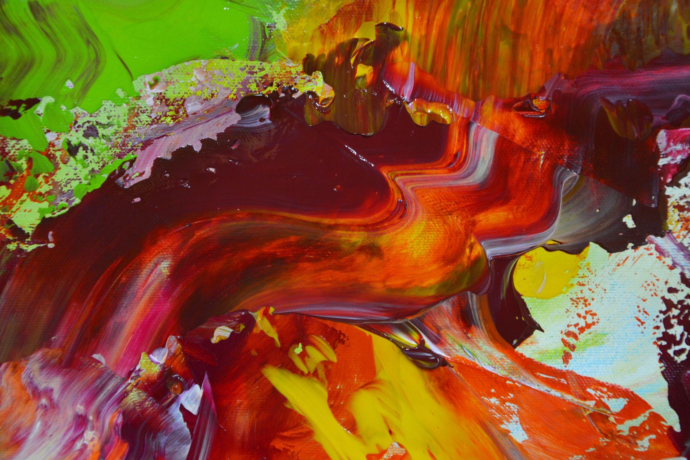 Pintura horizontal multicolor original sobre tonos azules, verdes, rojos oscuros, naranjas, amarillos y morados.  Se trata de una pintura abstracta de colores atrevidos, creada con pinceladas enérgicas y colores vibrantes para crear un ambiente
