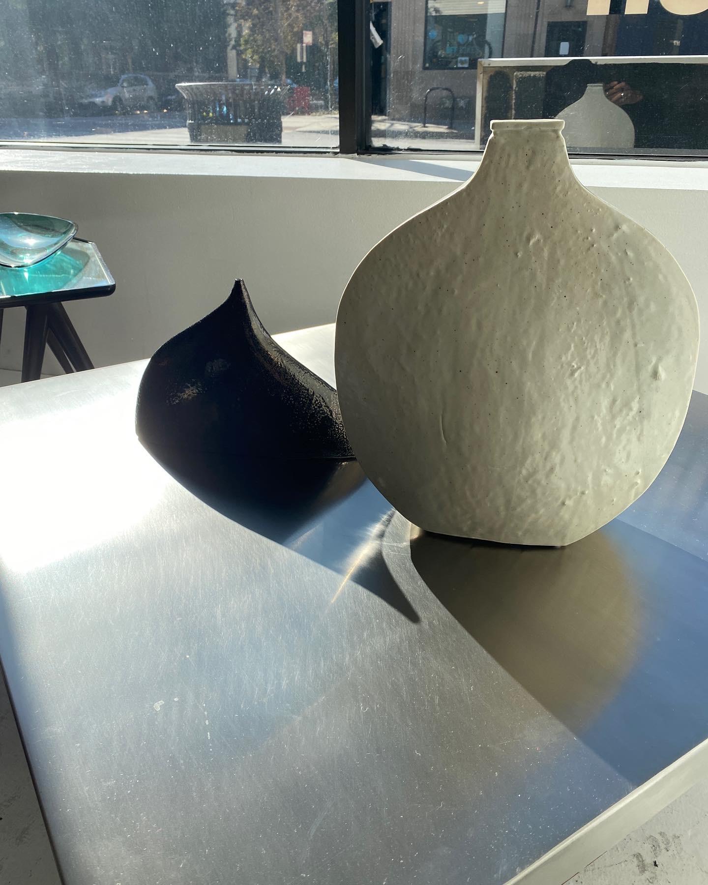 Vase sculptural en céramique française Andre Masson en vente 11