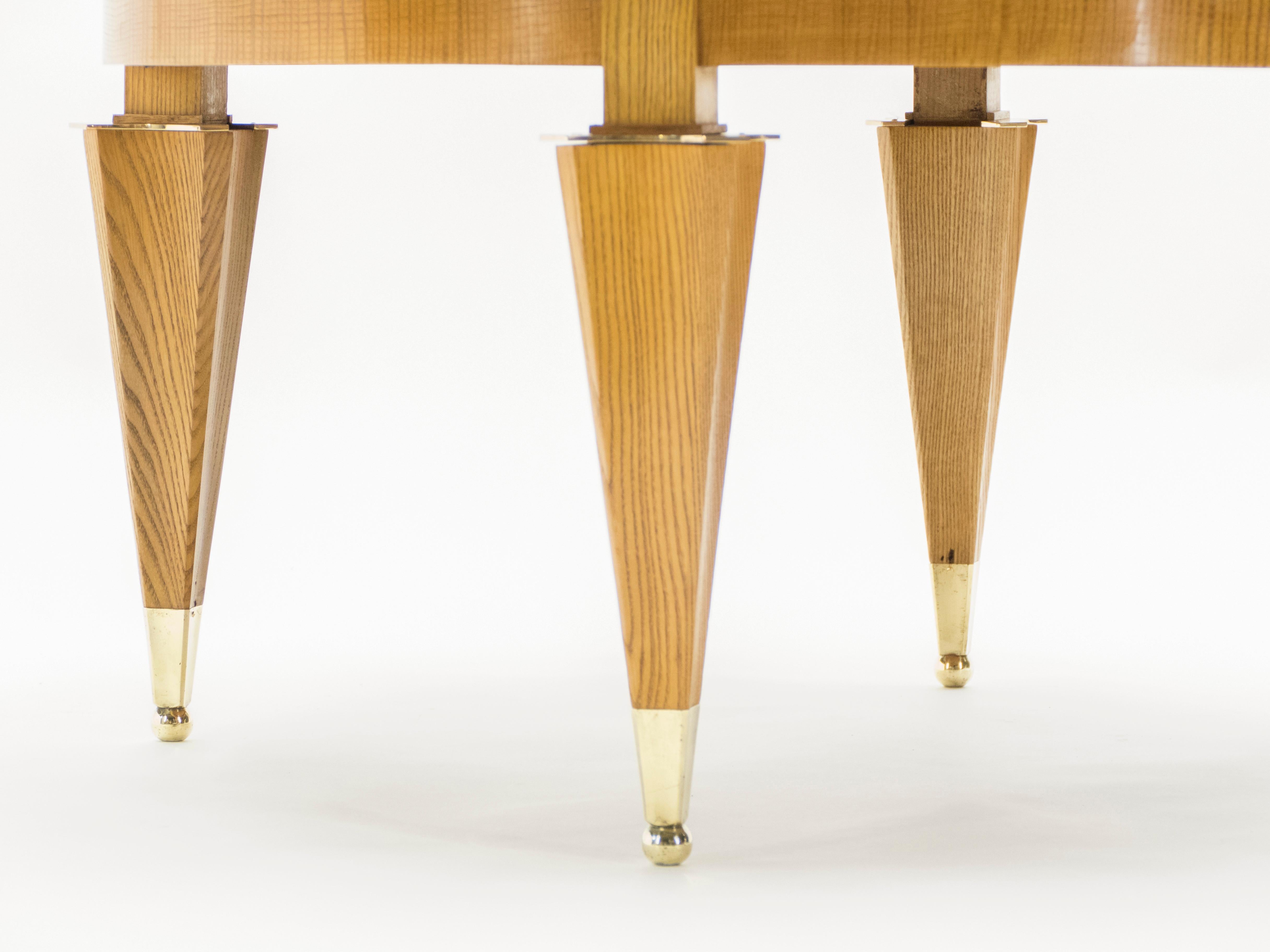 Laiton Table basse néoclassique en bois de frêne Andr Arbus, années 1940 en vente