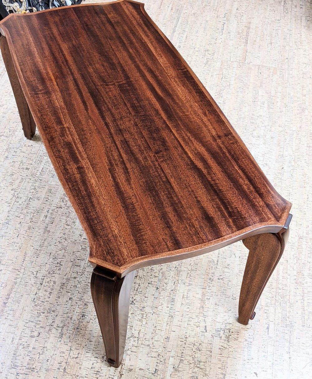 French Forties Art Deco coffee table by Andre Arbus, circa 1938, in sculpted mahogany with mahogany veneers. 49