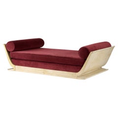 André Arbus, Lettino da giorno extra-largo rivestito di pergamena, Francia, circa 1940