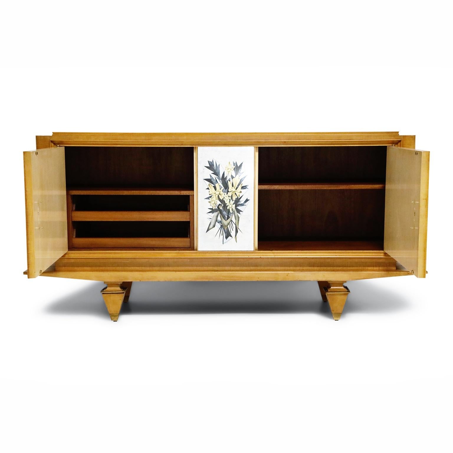 Spectacular circa 1930s Art Deco fruitwood cabinet attributed to French designer and sculptor André Arbus. Featuring stunning gold leaf Verre Églomisé detail on the central panel which depicts a classical floral arrangement. Sitting atop of a