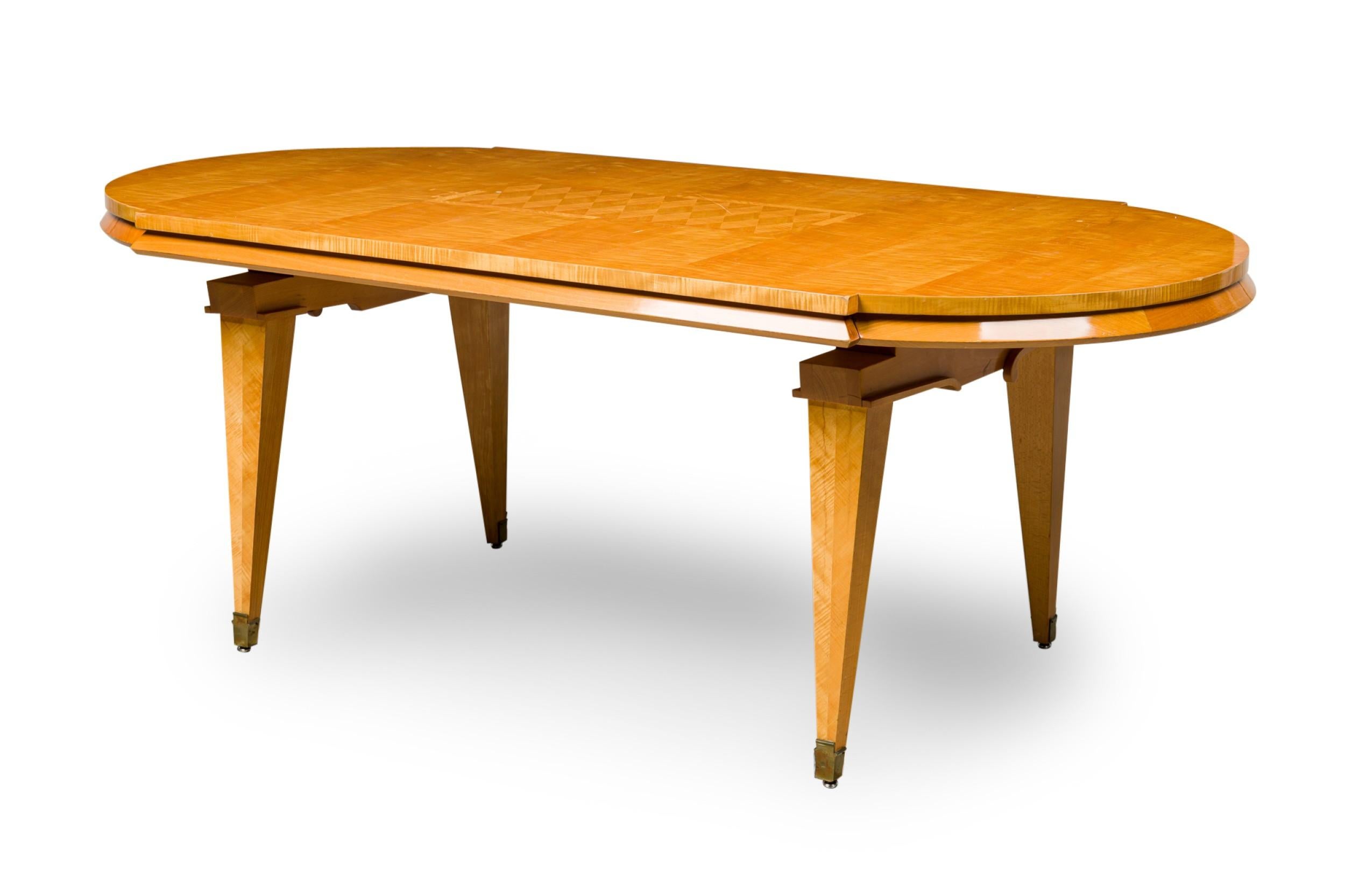Table de salle à manger française du milieu du siècle en marqueterie et placage de sycomore Andre Arbus en vente 2