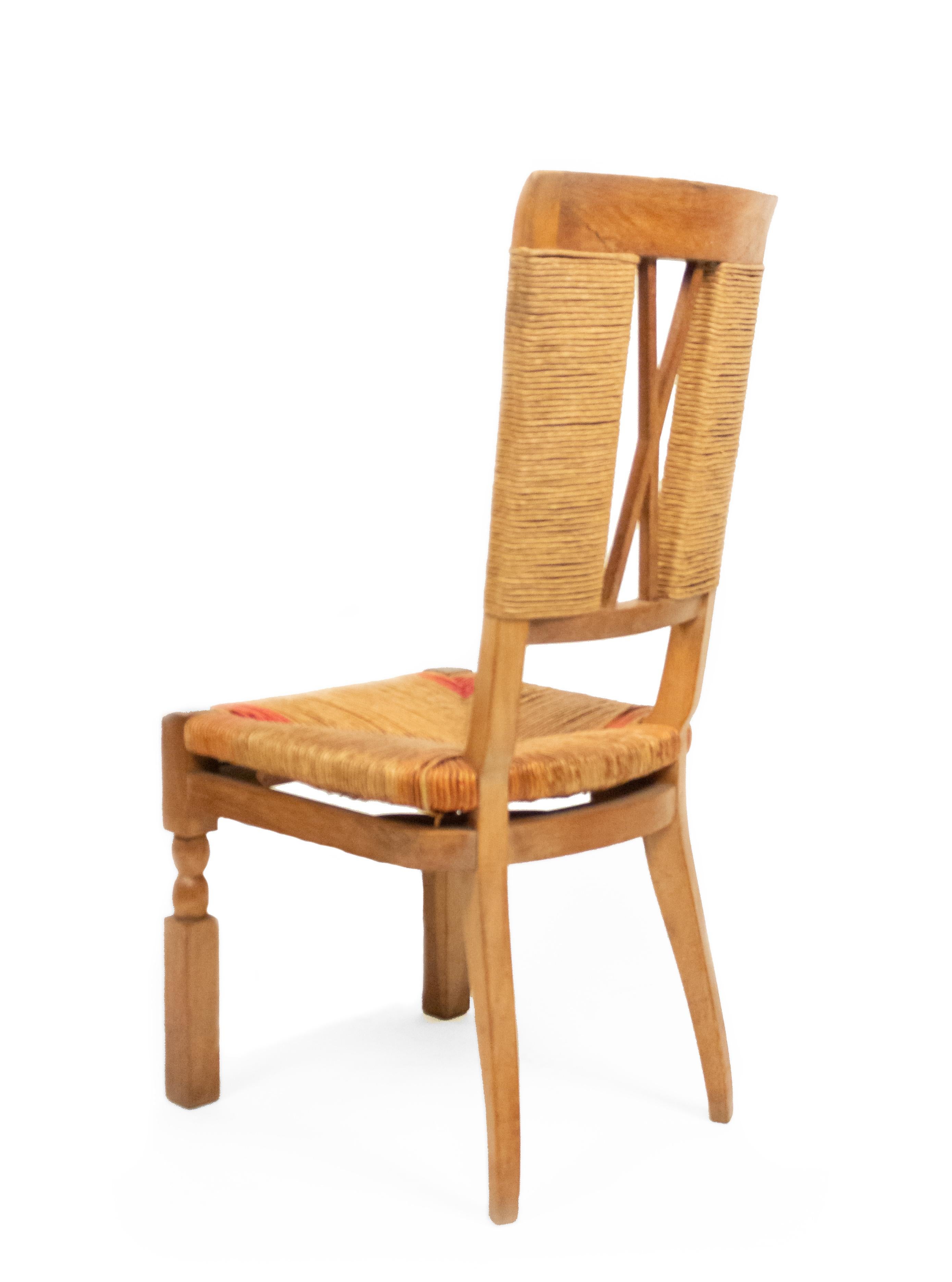 6er-Set Andre Arbus Französische Stühle mit geflochtener Rückenlehne aus der Mitte des Jahrhunderts (Seegras) im Angebot