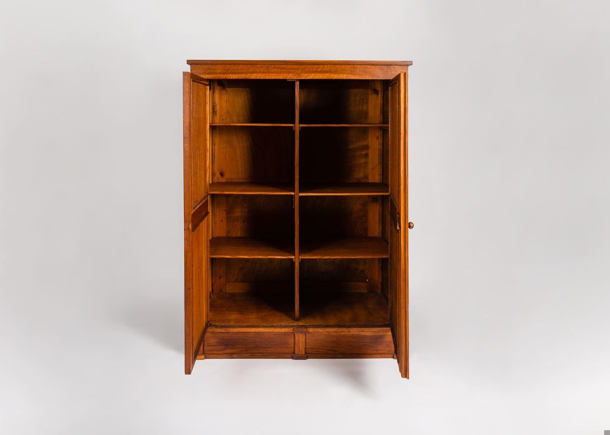 André Arbus, Les Quatre Continents, Schrank mit bemalten Tafeln, Frankreich, 1948 (Mitte des 20. Jahrhunderts) im Angebot